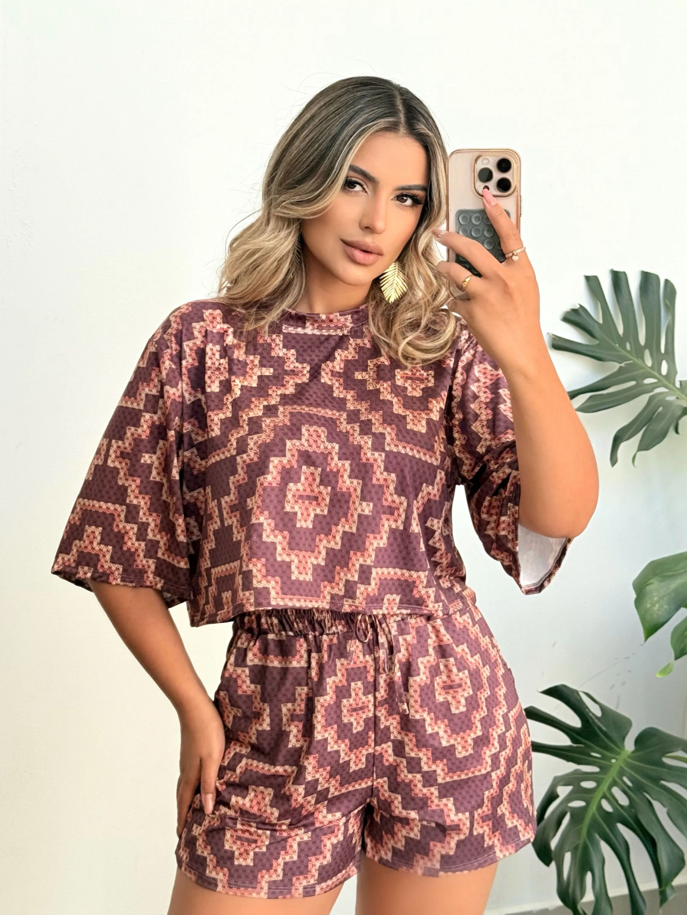 Conjunto cropped e shorts malha fluity
