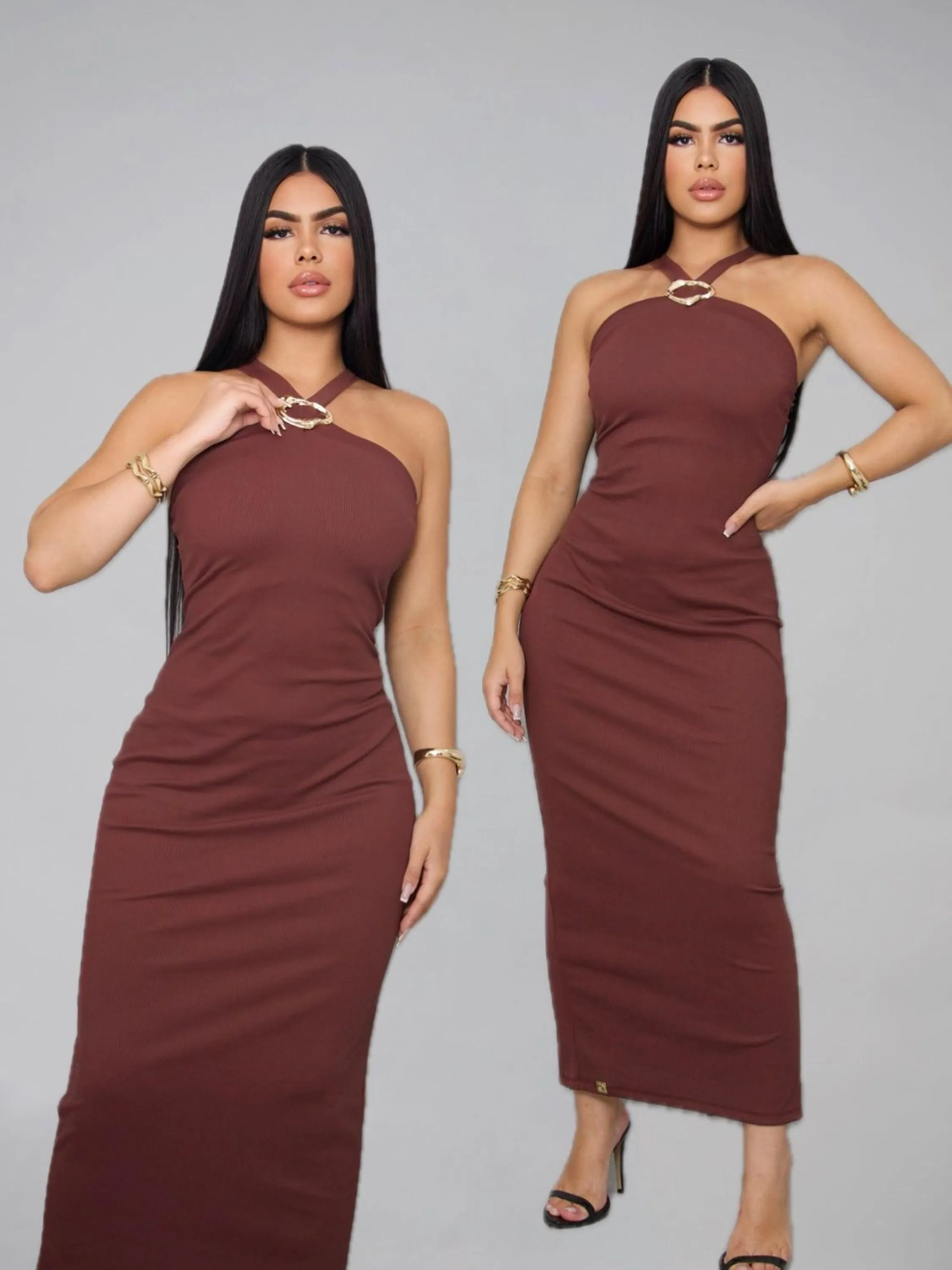 Vestido com metal entre as alças fenda na saia costas