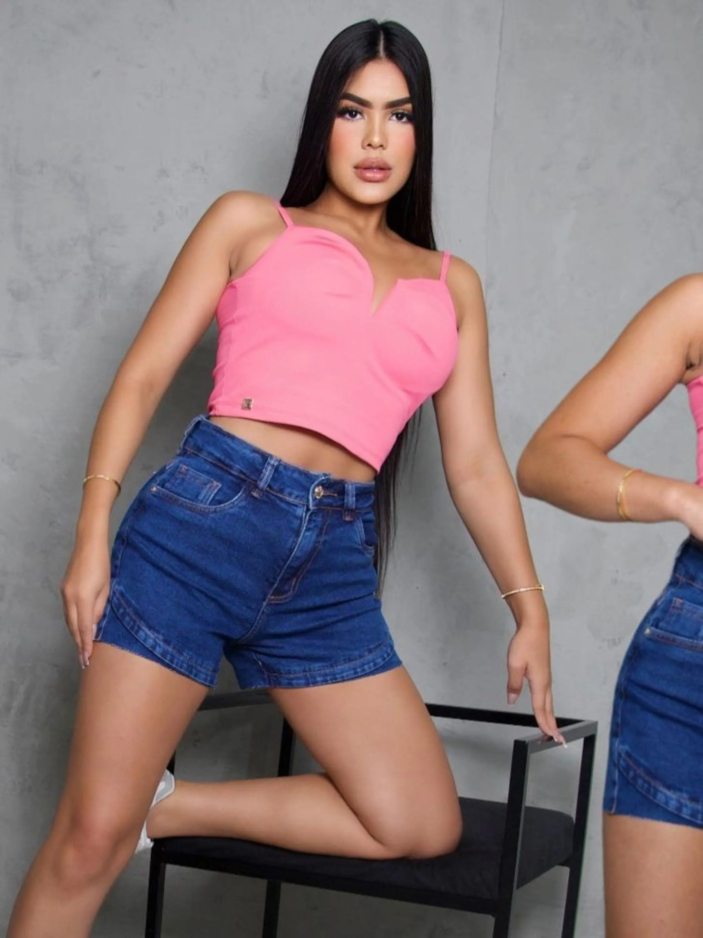 Cropped com decote em v