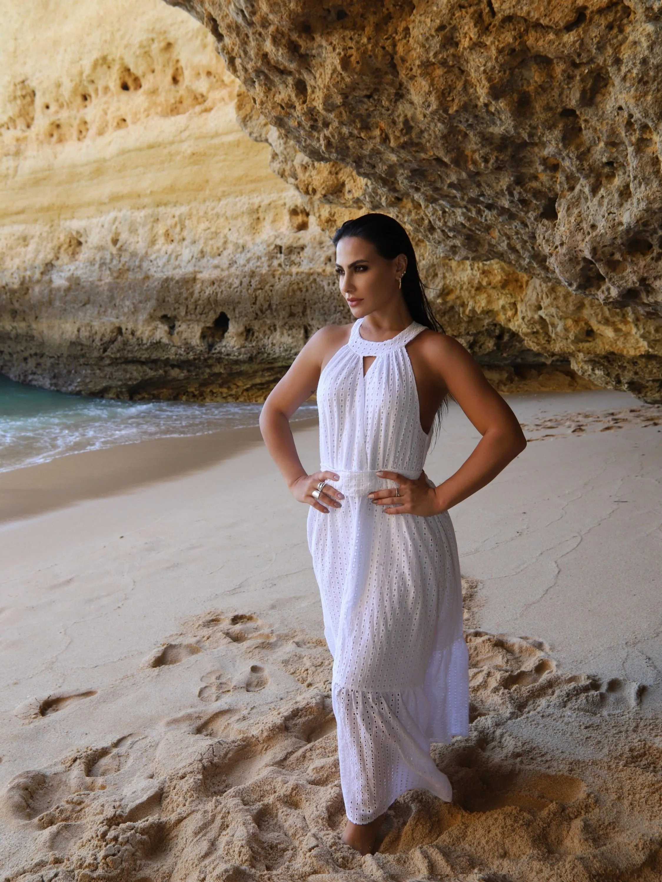 Vestido longo franzido na frente com tira na cintura