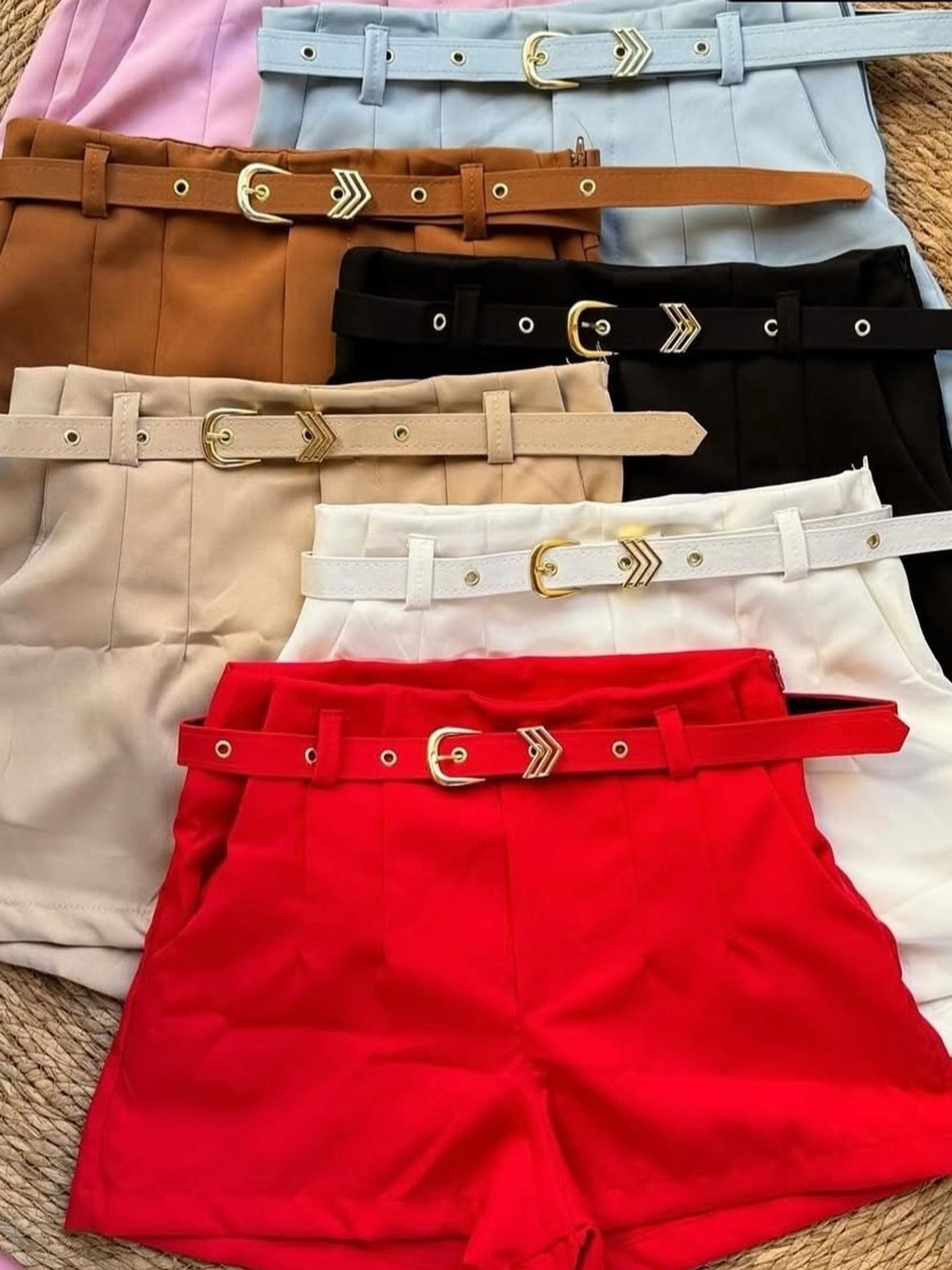 Shorts alfaitaria com cinto