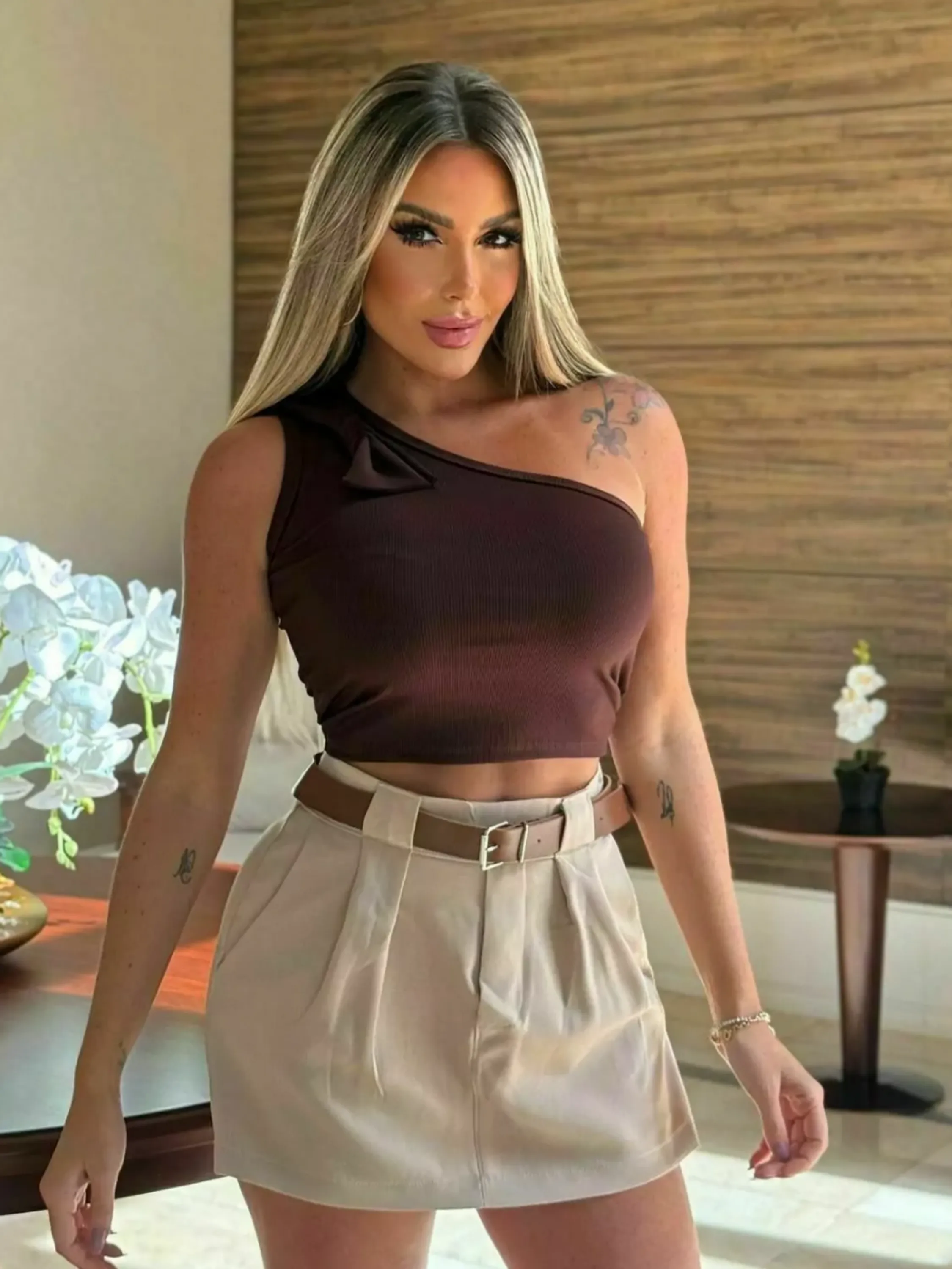 Shorts saia com cinto Alfaiataria