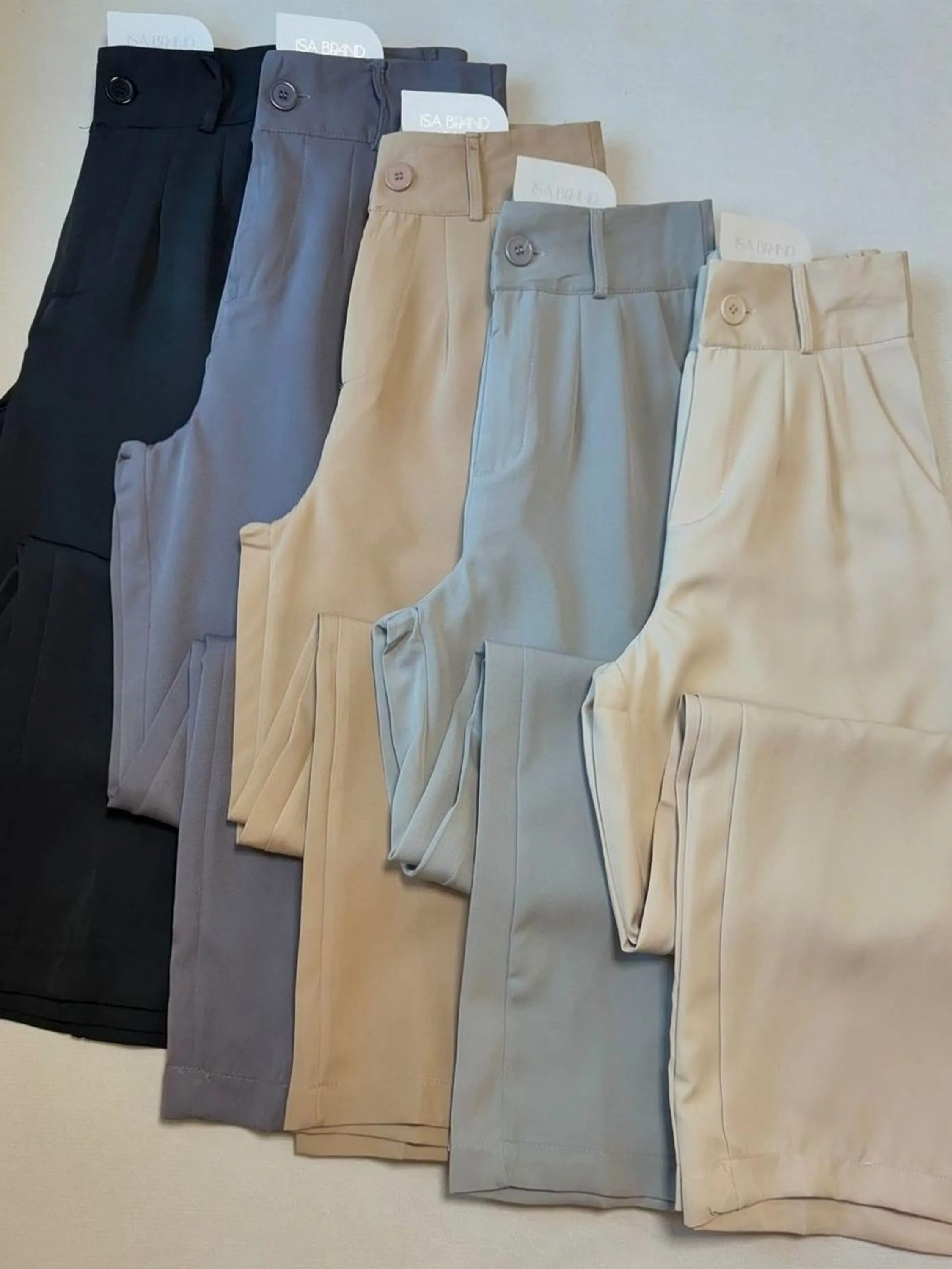 Calça Pantalona botão forrado