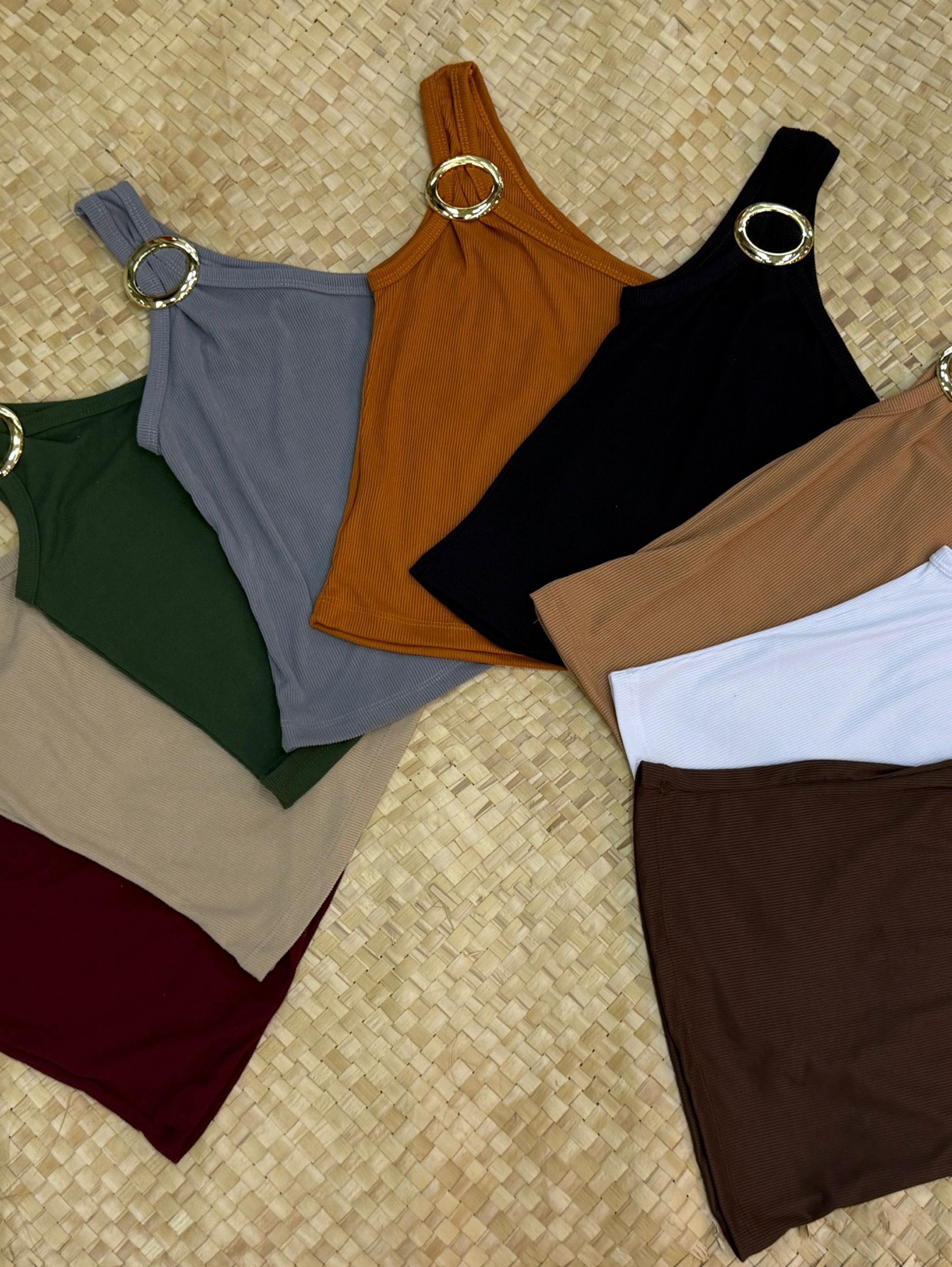 Regata com fivela lateral