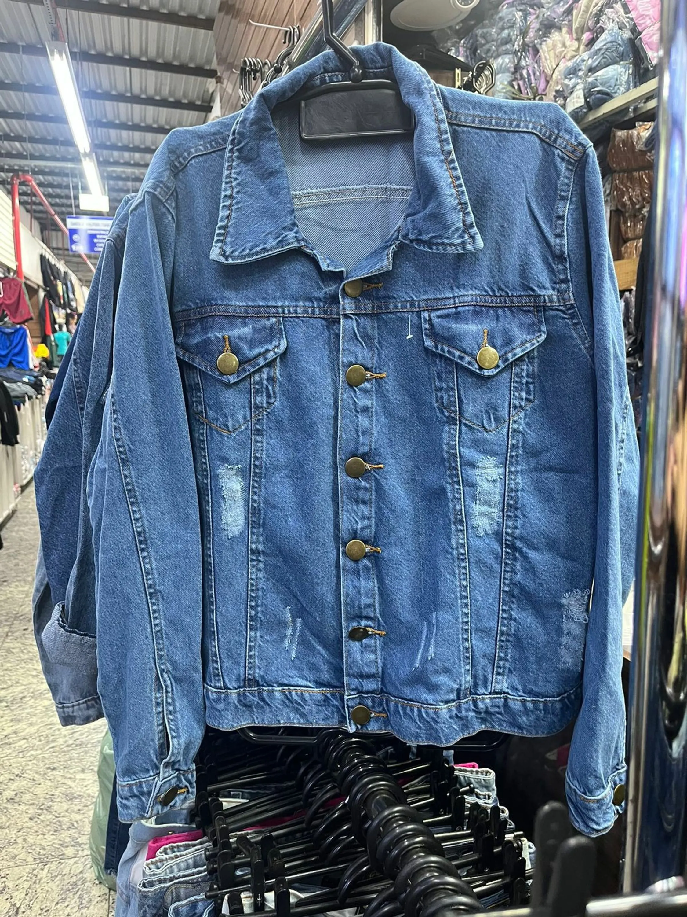 Jaqueta jeans desfiada