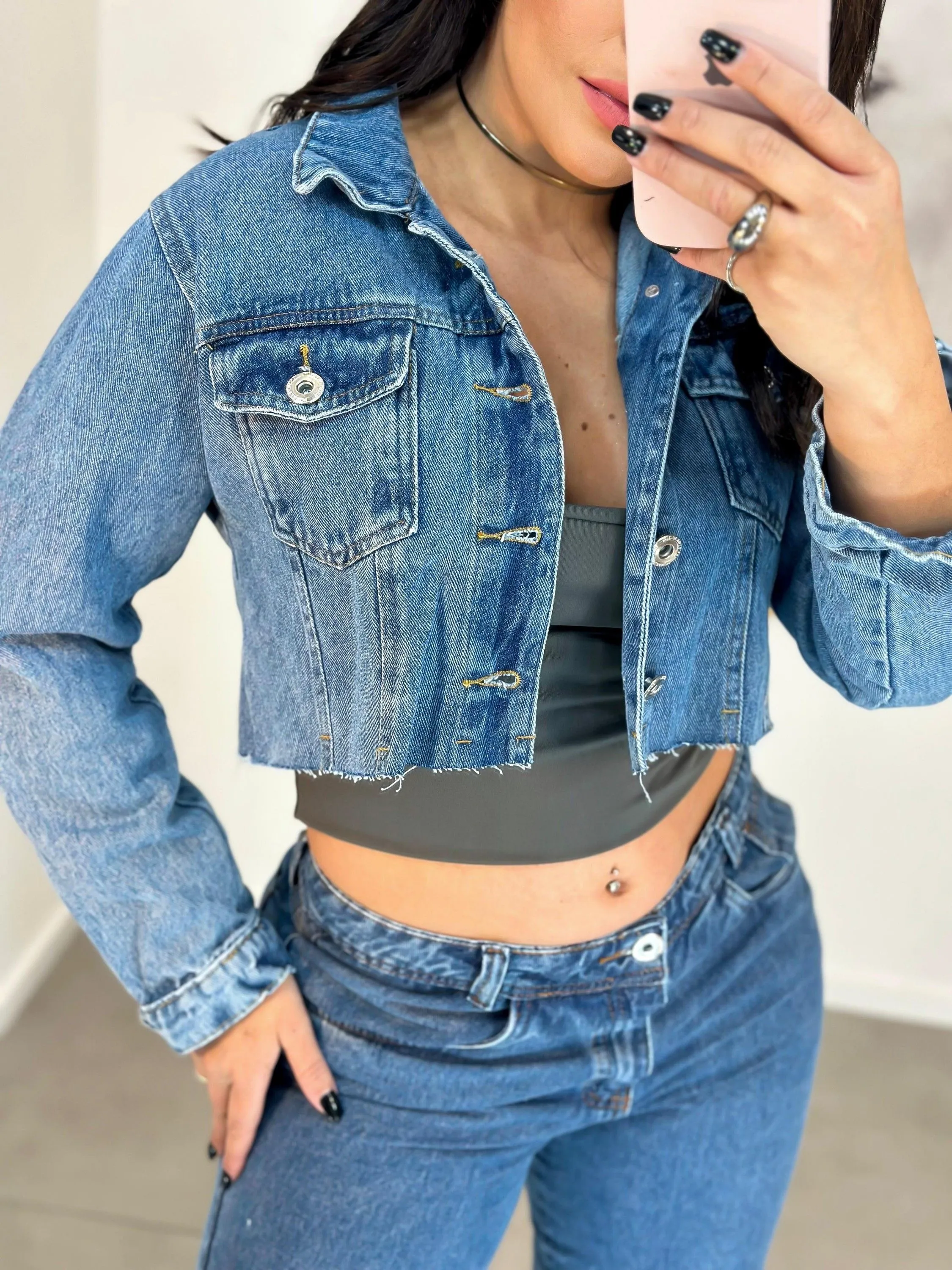 Jaqueta cropped jeans cortada