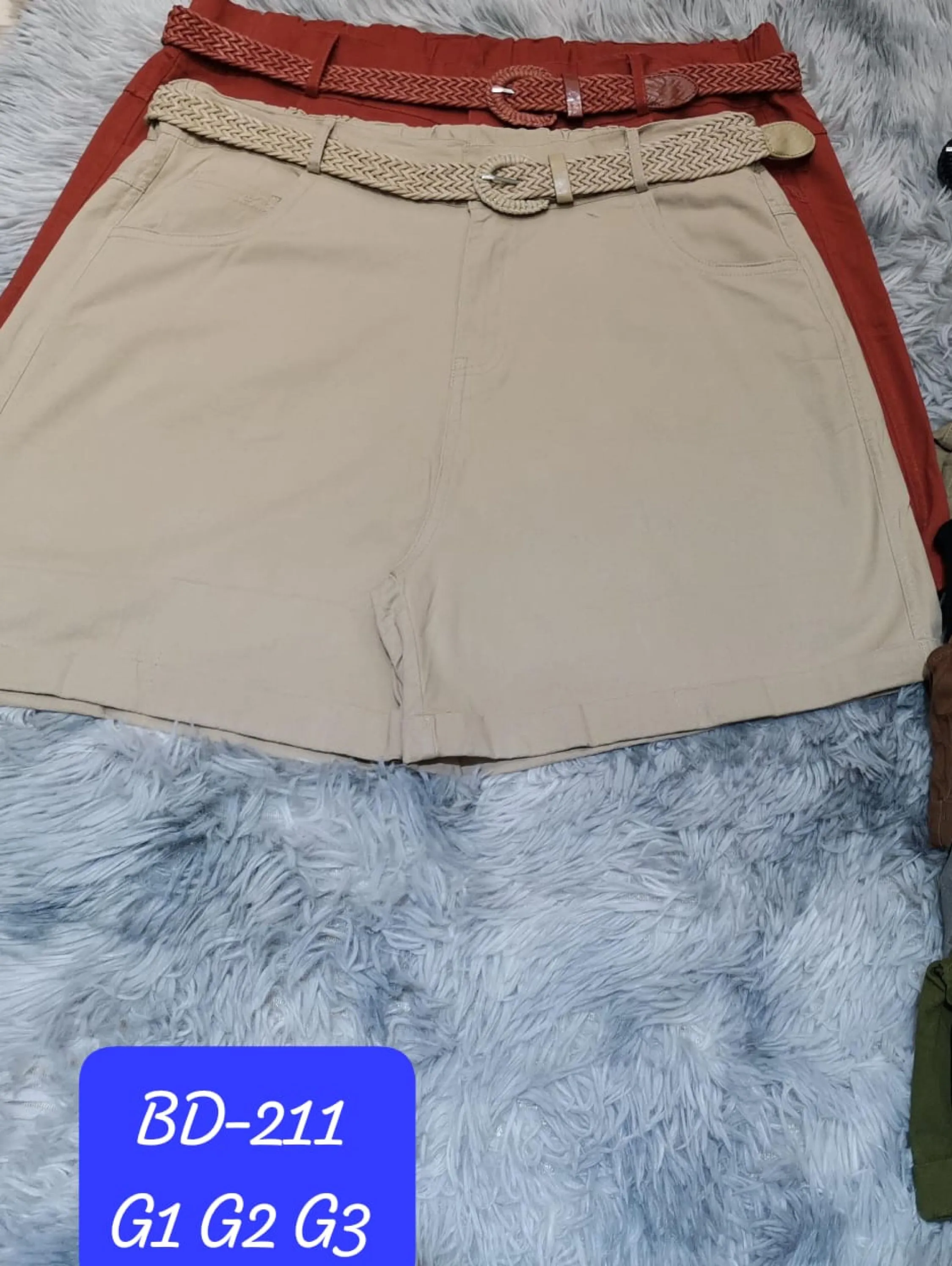 Shorts plus size com cinto