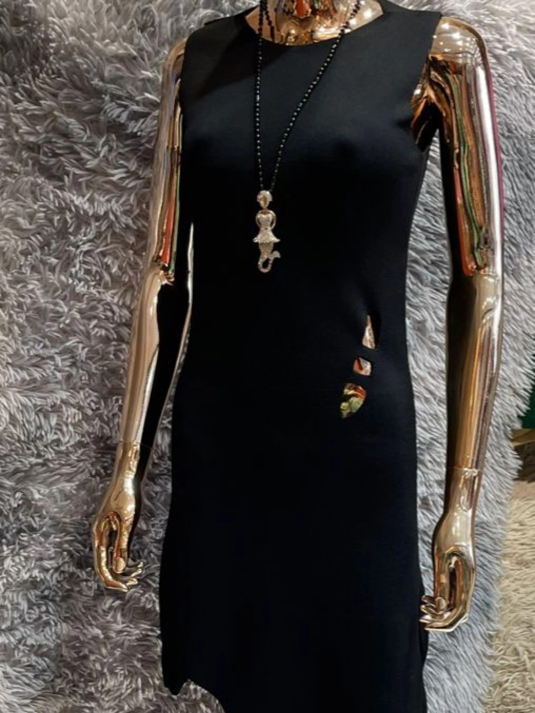 Vestido de modal com detalhe do lado