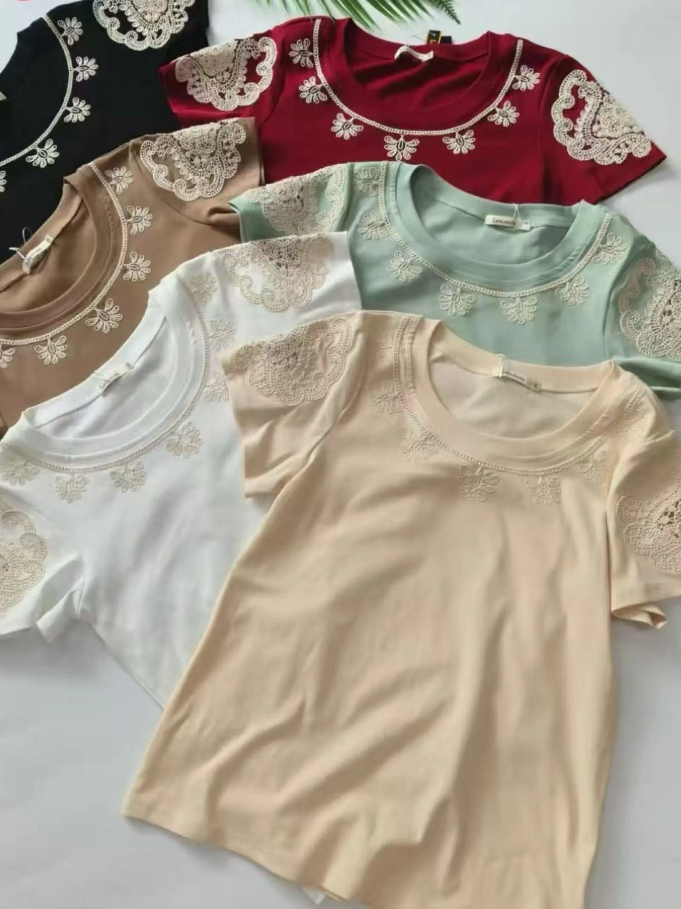 Blusa T-shirts calenalda algodão importado Flora 0063