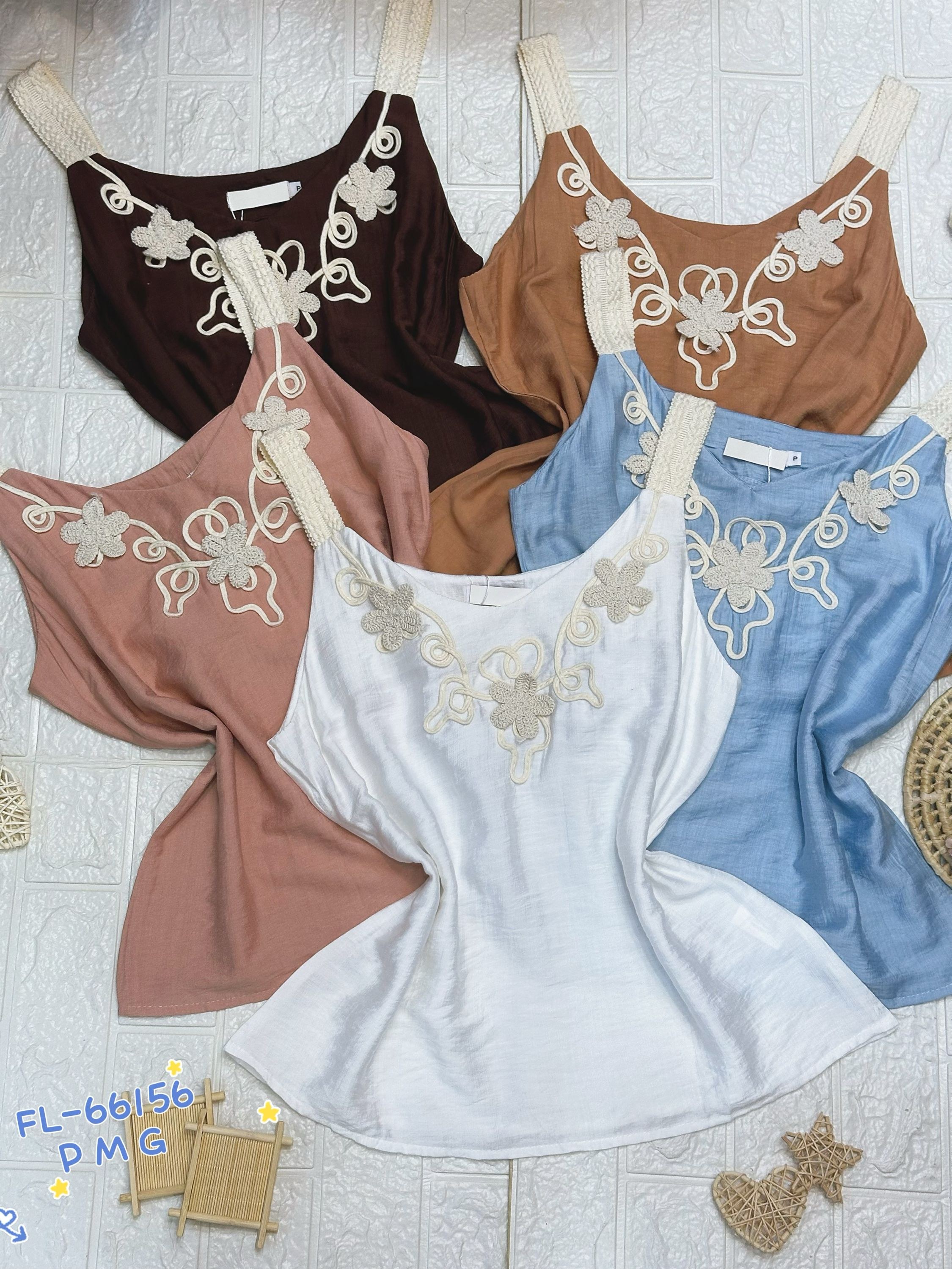 Blusa regata com bordado importado Flora 66156
