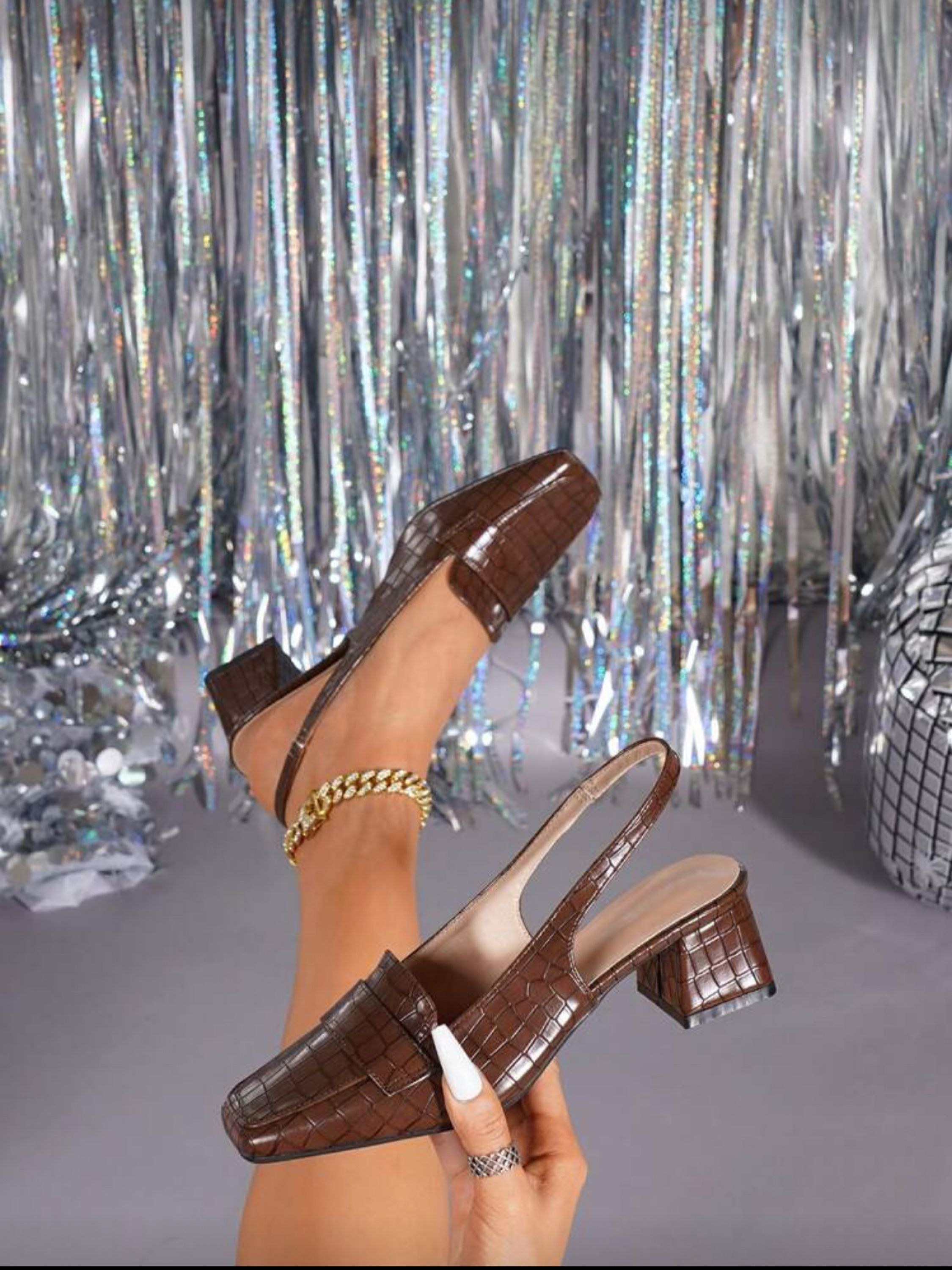 Sandálias de bico quadrado salto médio robusto para verão