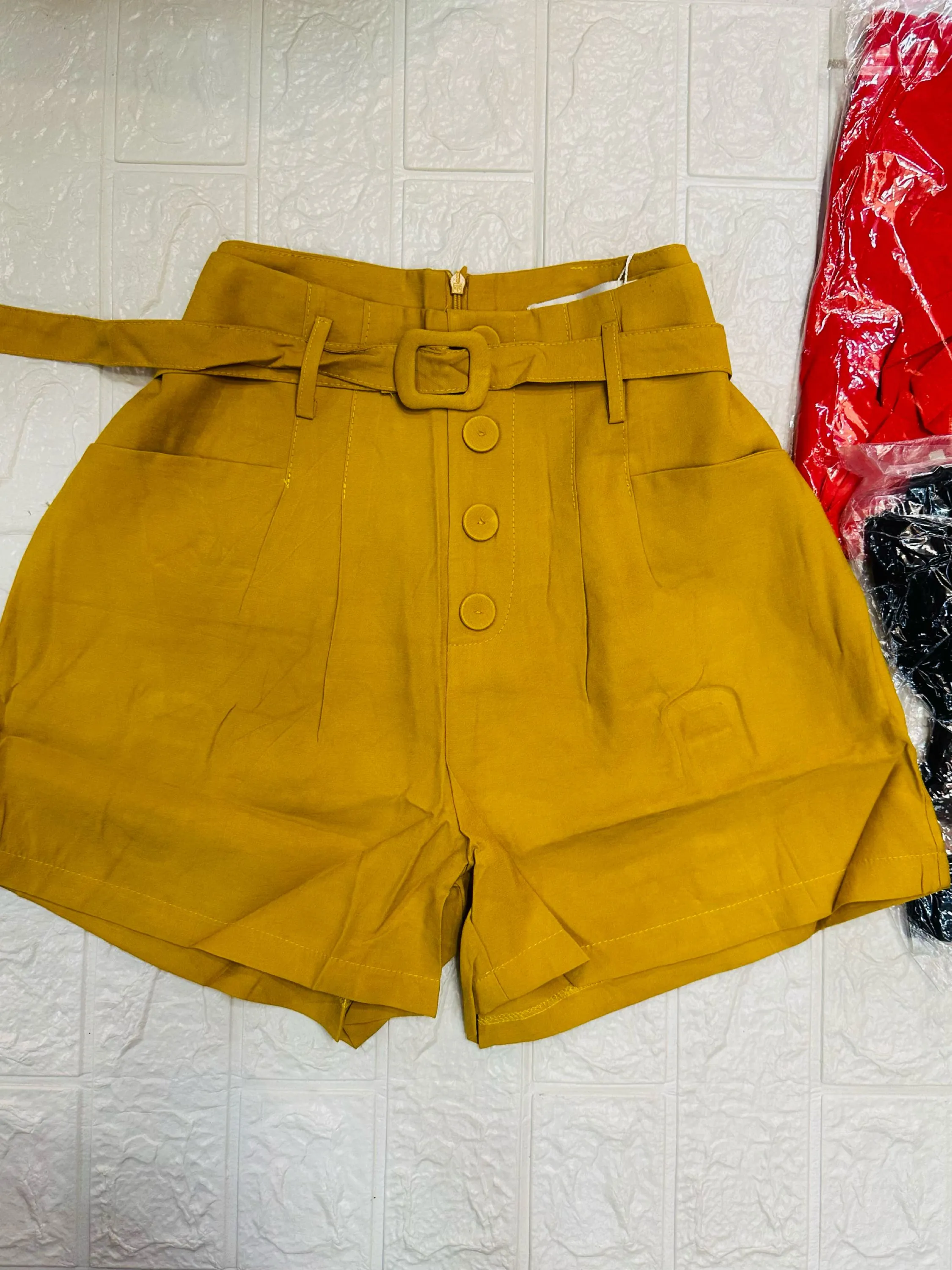 Short com botão e cinto importado promoção 2020