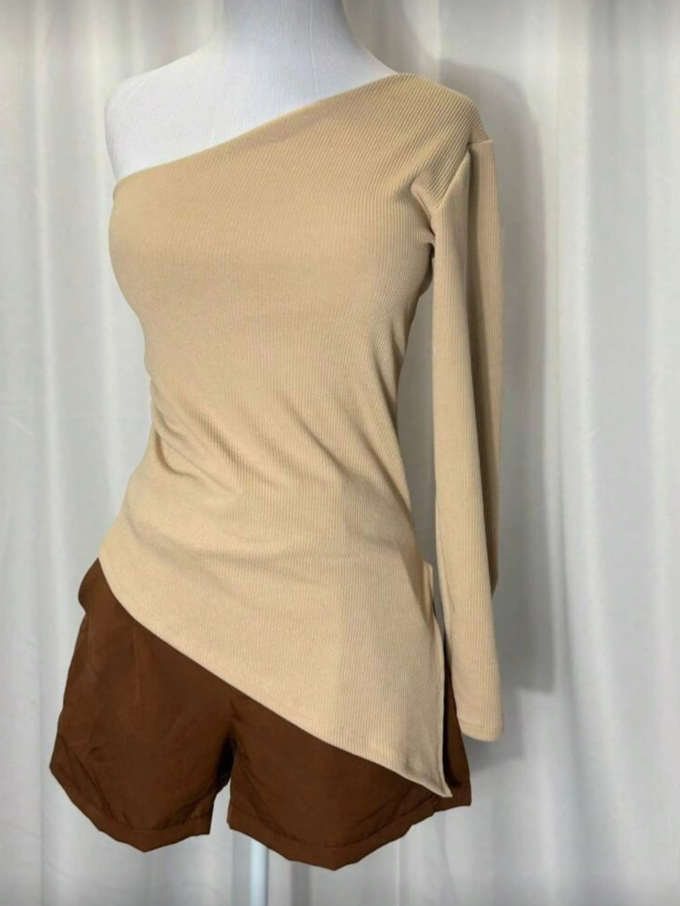 Blusa manata longa moderna assimétrica único