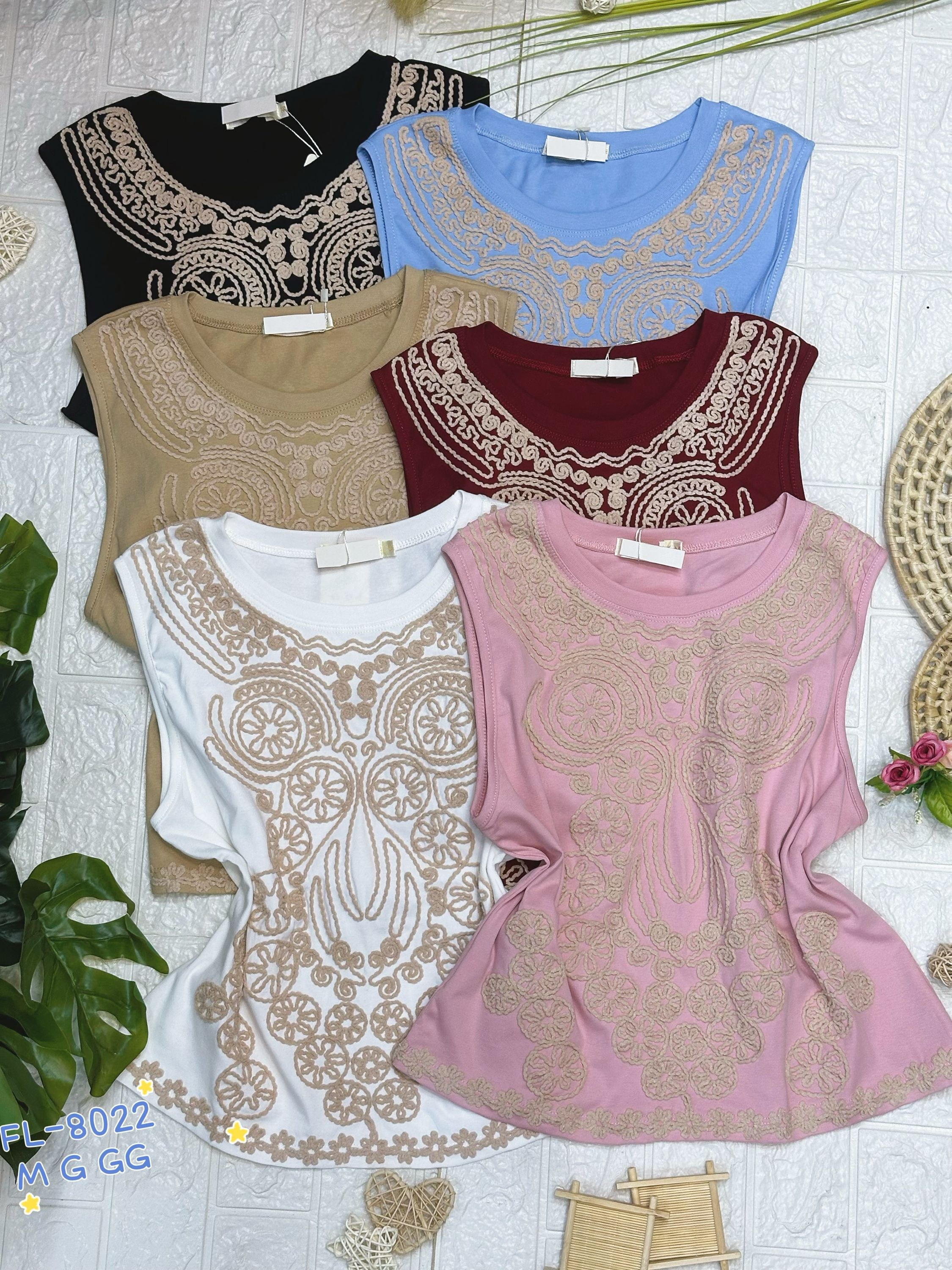 Blusa regata de algodão canelado com bordado 8022