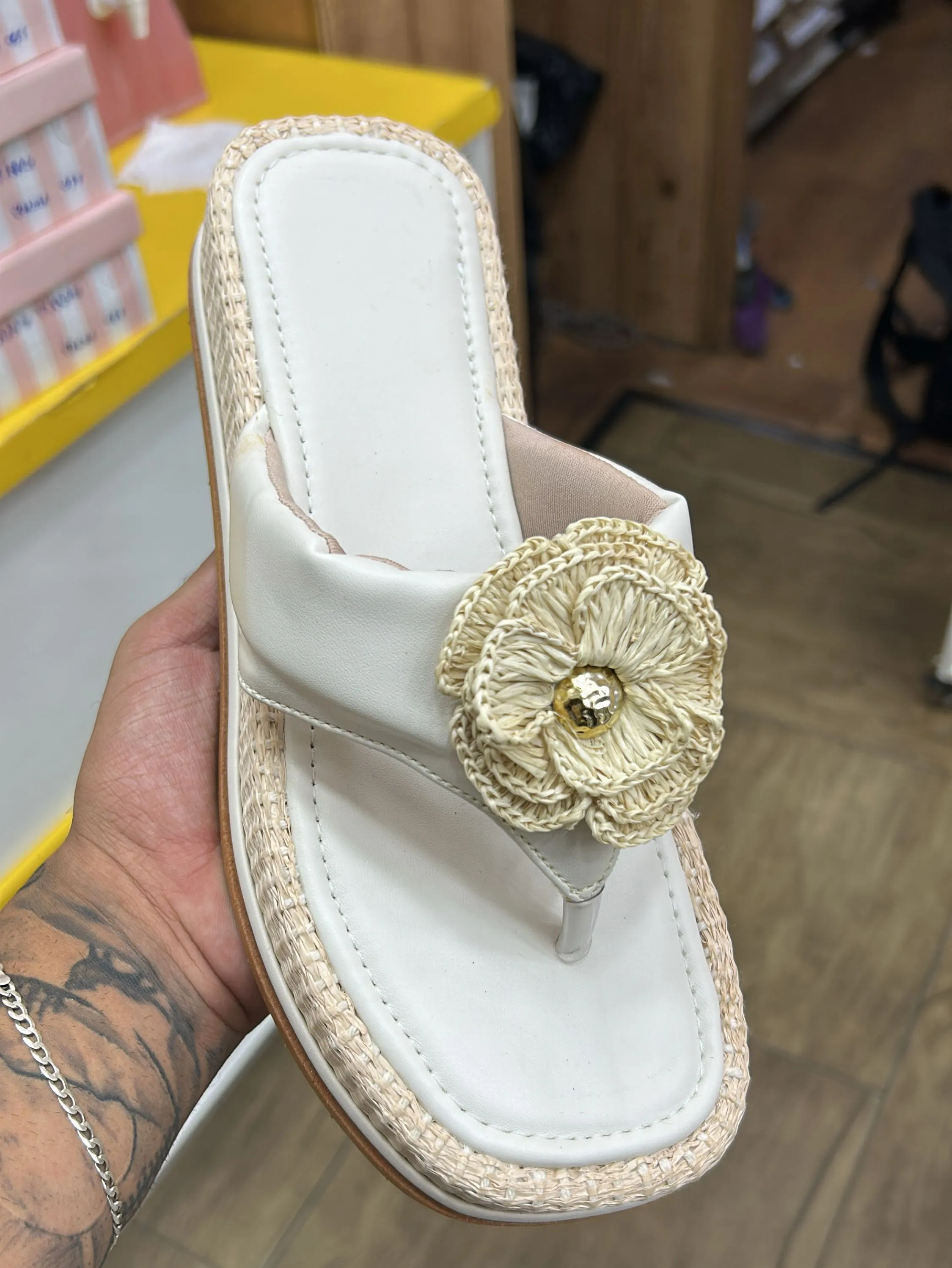 Chinelo Flat Flower