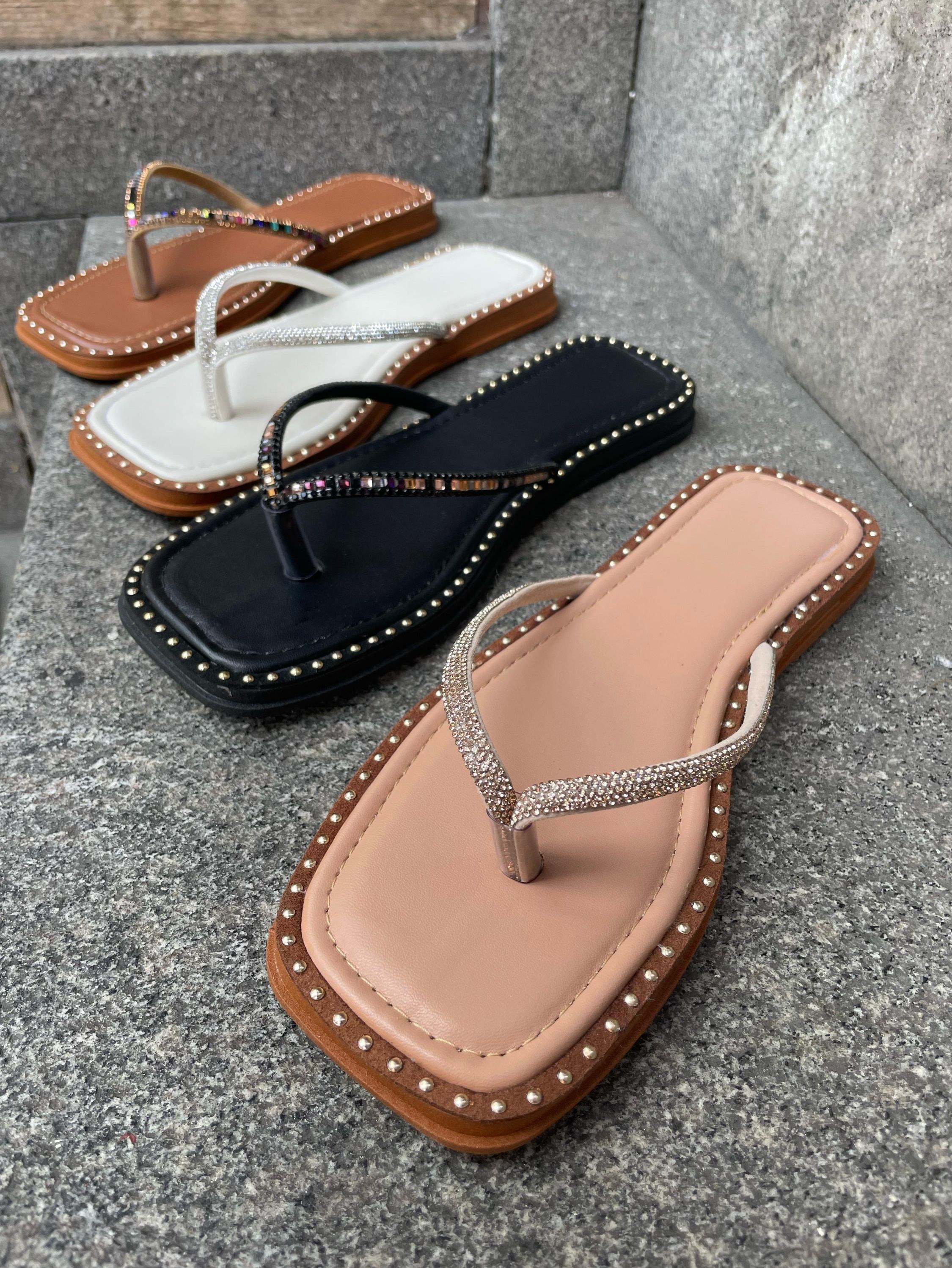 Chinelo Pins Stras CH04