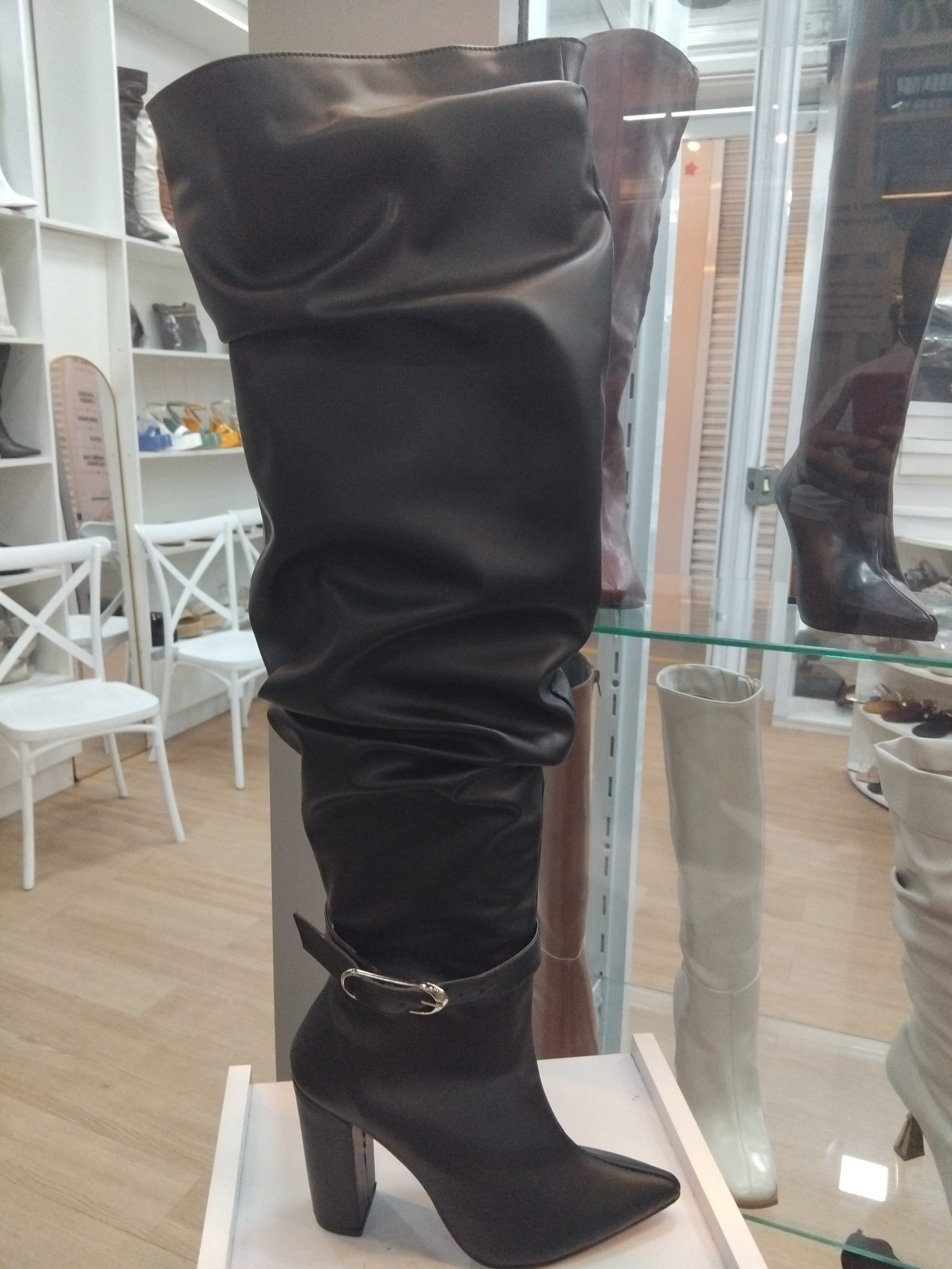 Bota Fivela Salto Bloco