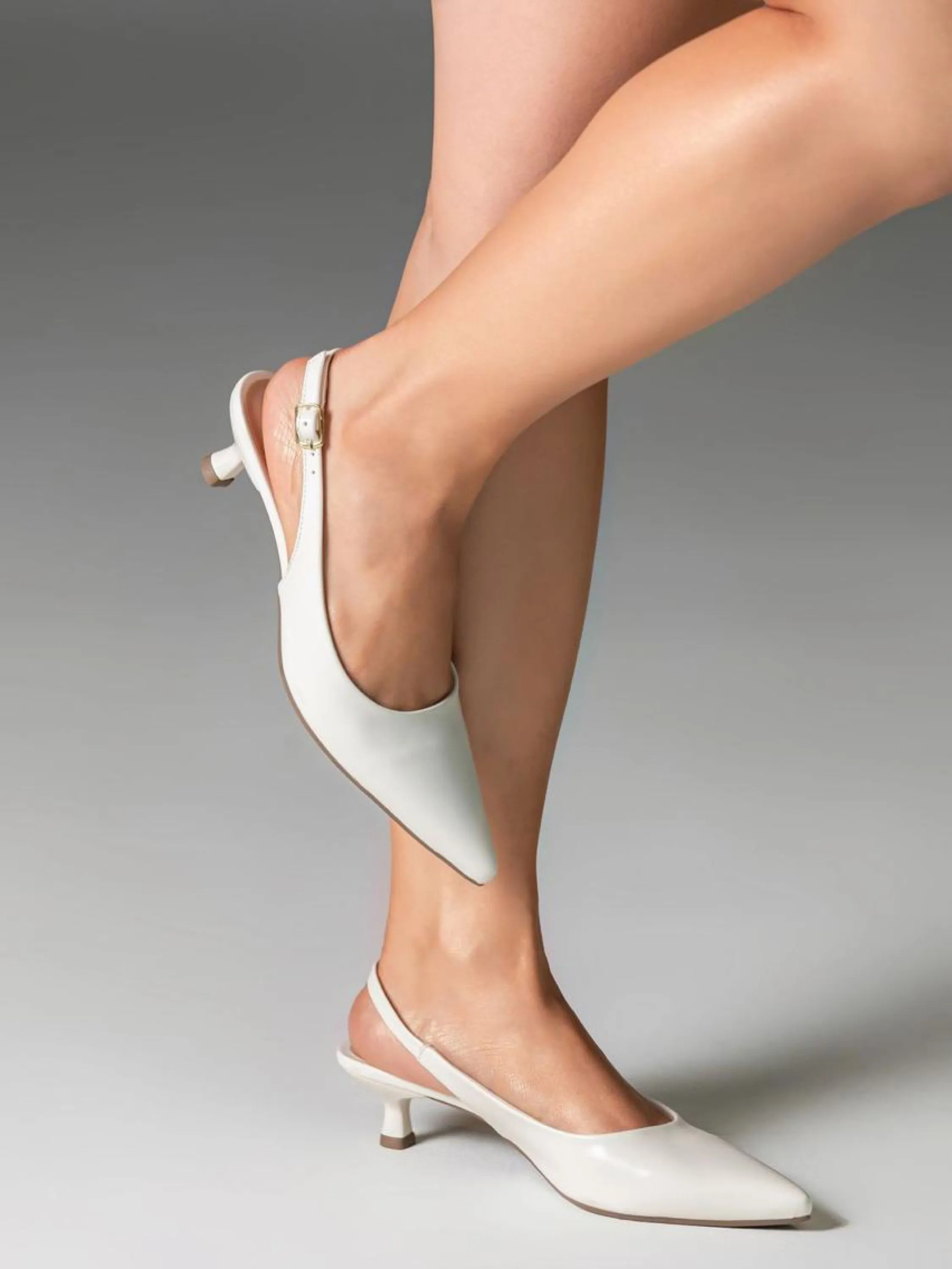 Scarpin Bico Fino Salto Baixo Liso M.3871