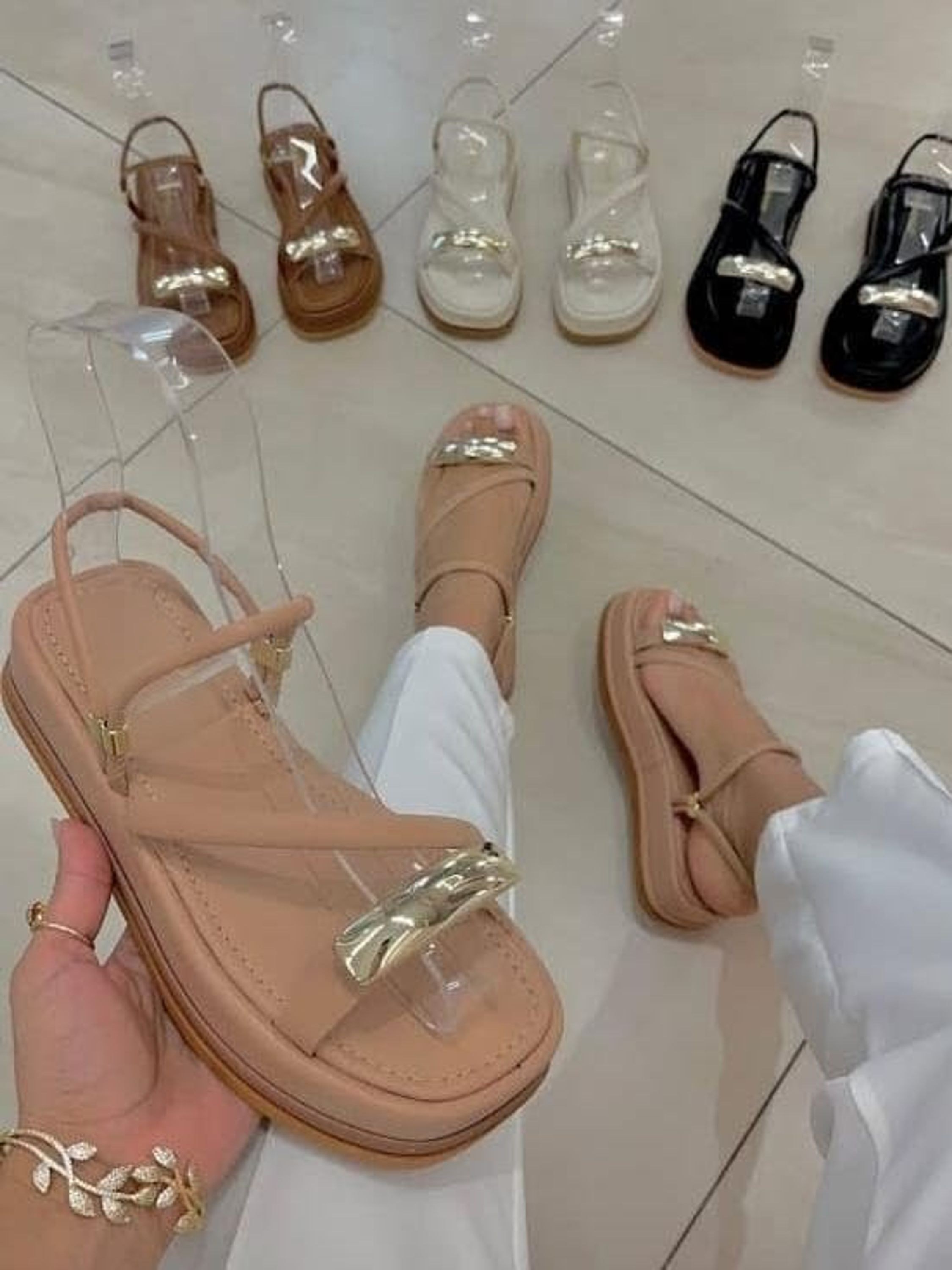 Sandália Flat Versátil Detalhe