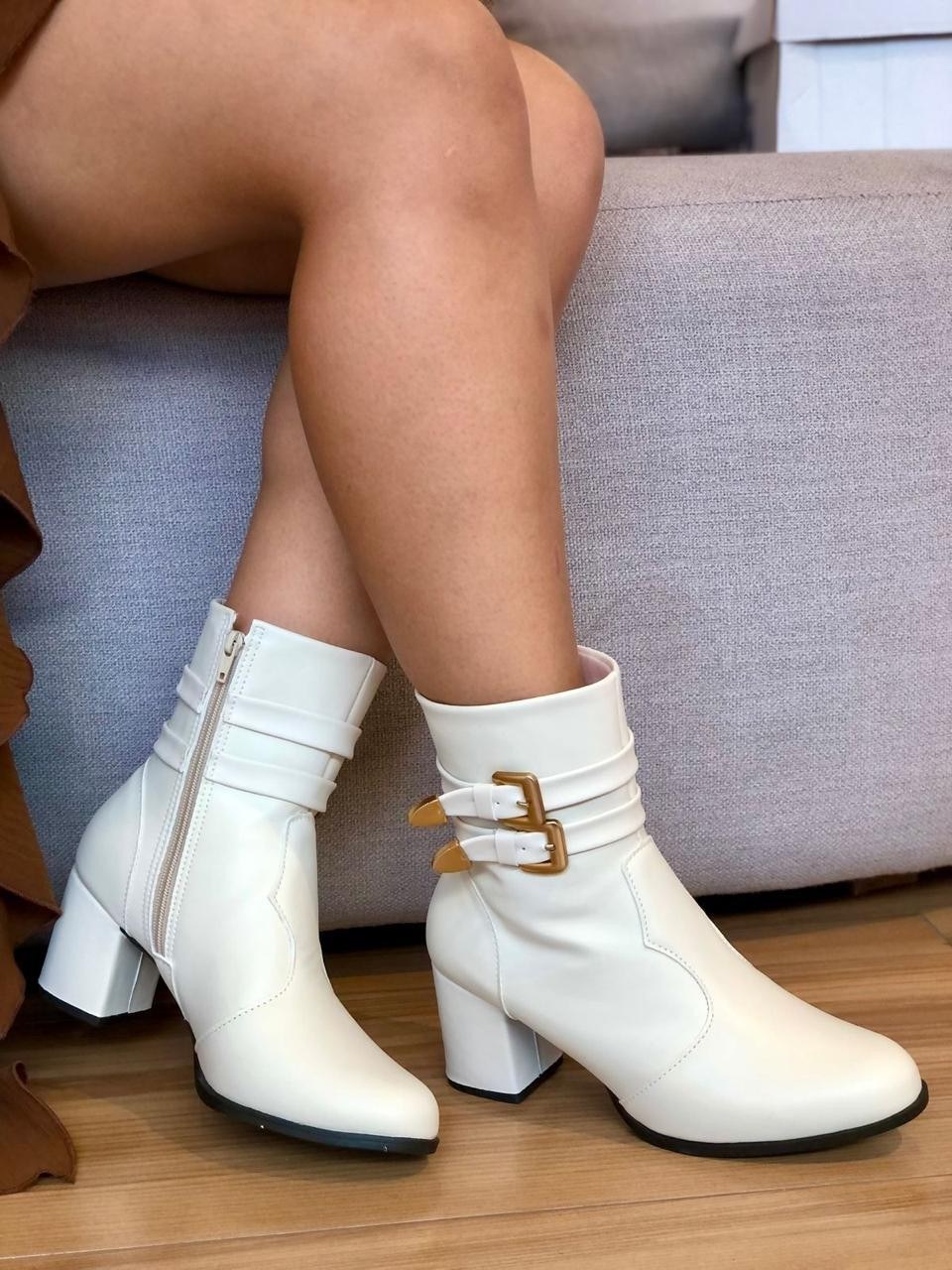 Bota Cano Curto Fivela Yasmin 117500