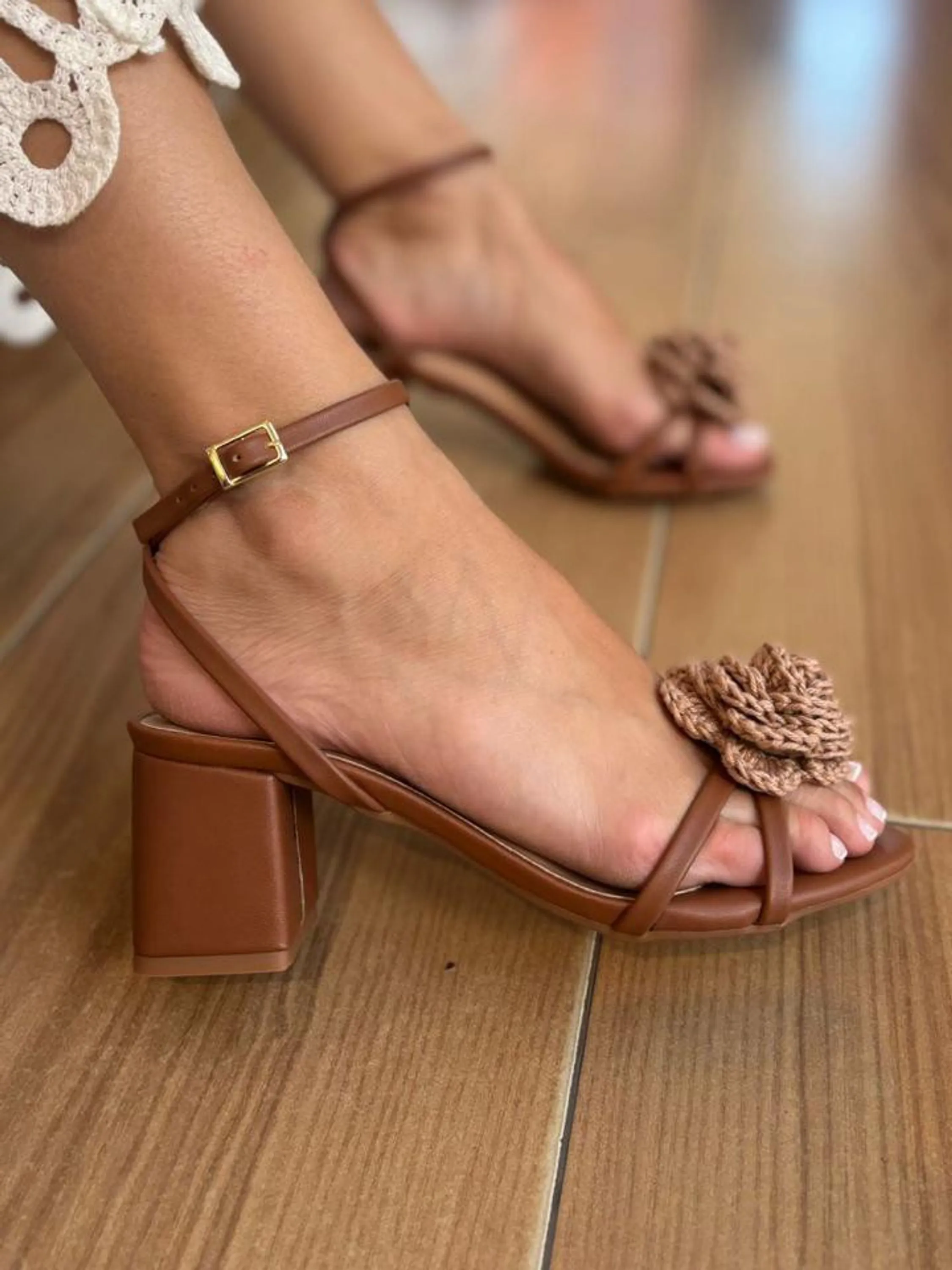Sandália Salto Bloco com Flor 136200
