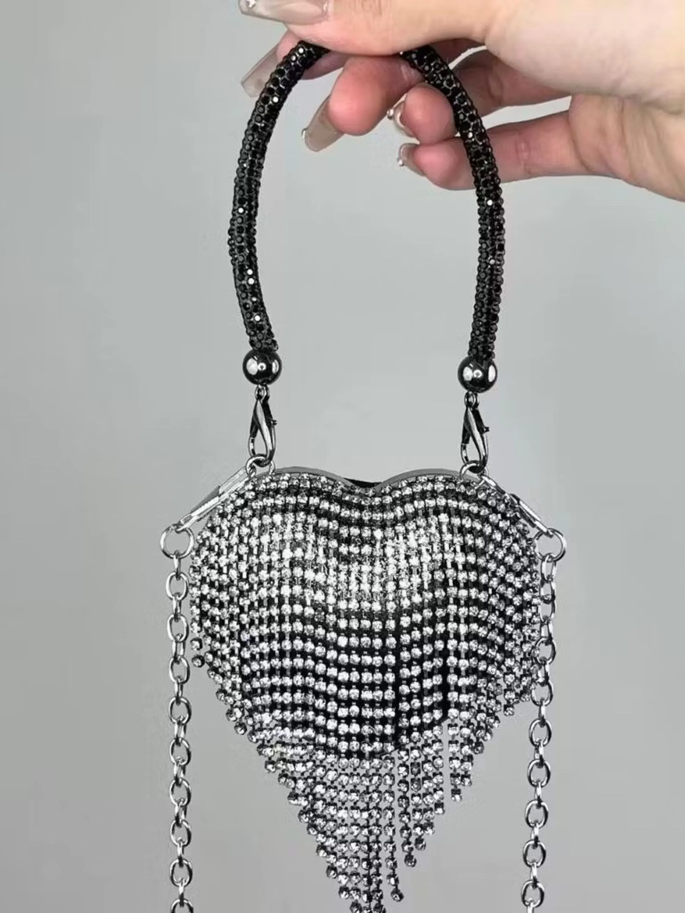 Mini bolsa coração com fecho magnético e corrente