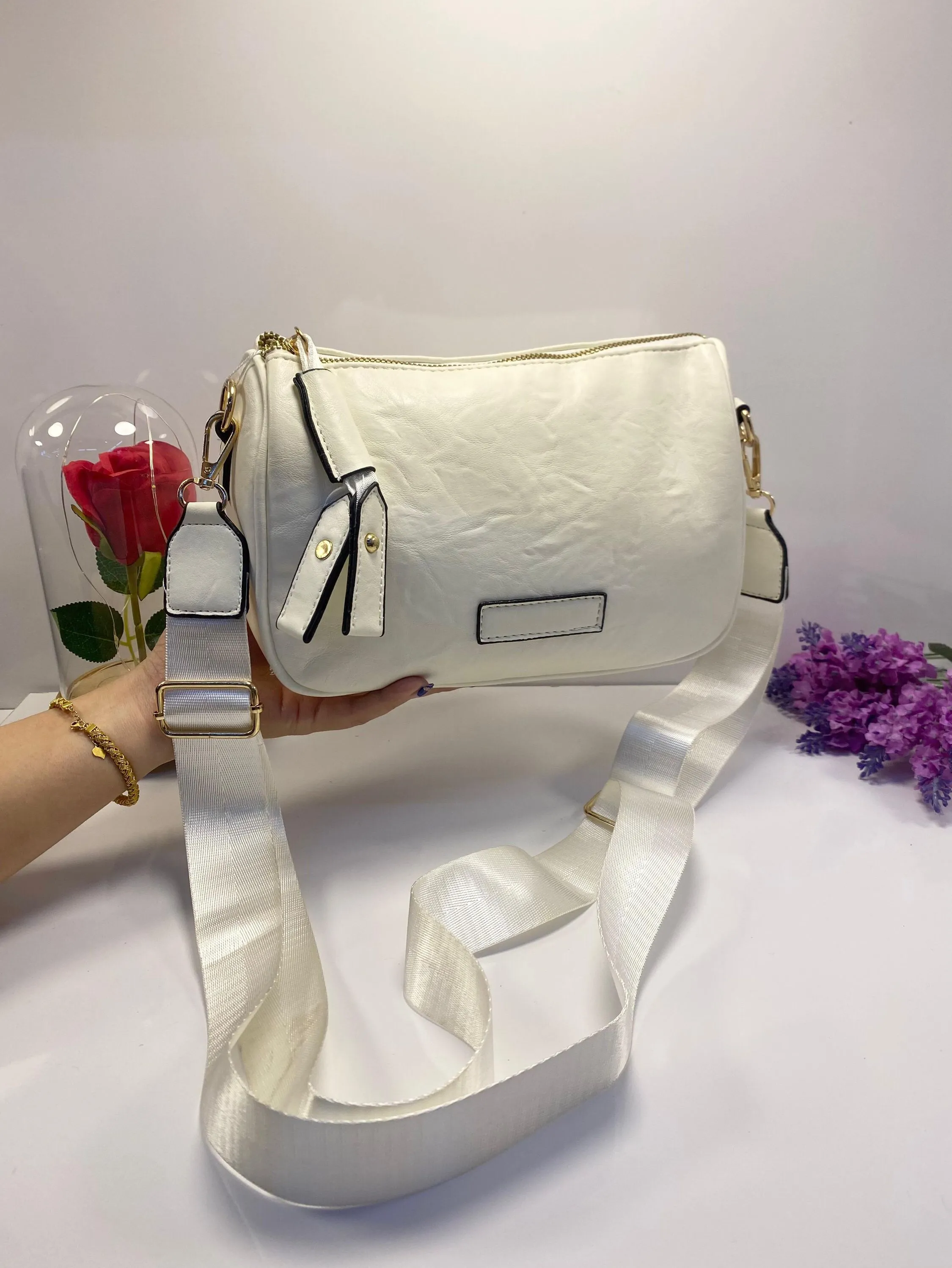 Bolsa transversal courino alça larga e detalhe zíper #L080