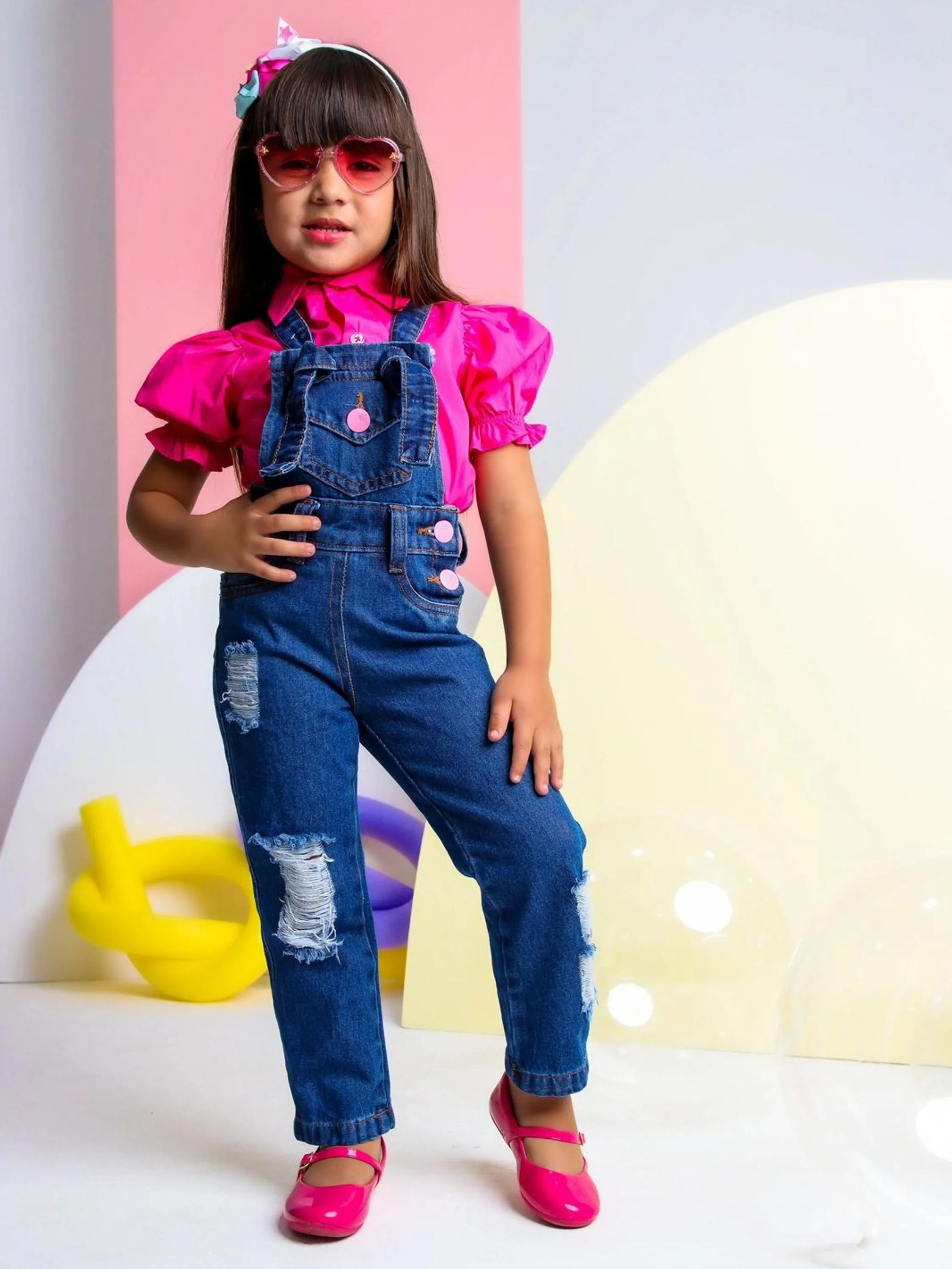 Jardineira jeans infantil e juvenil