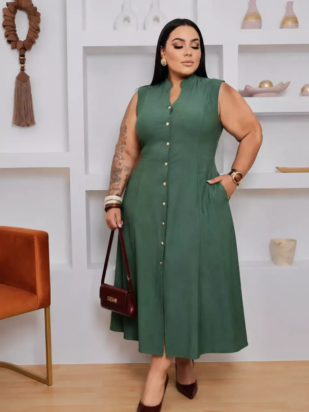 Vestido plus size com botão na frente