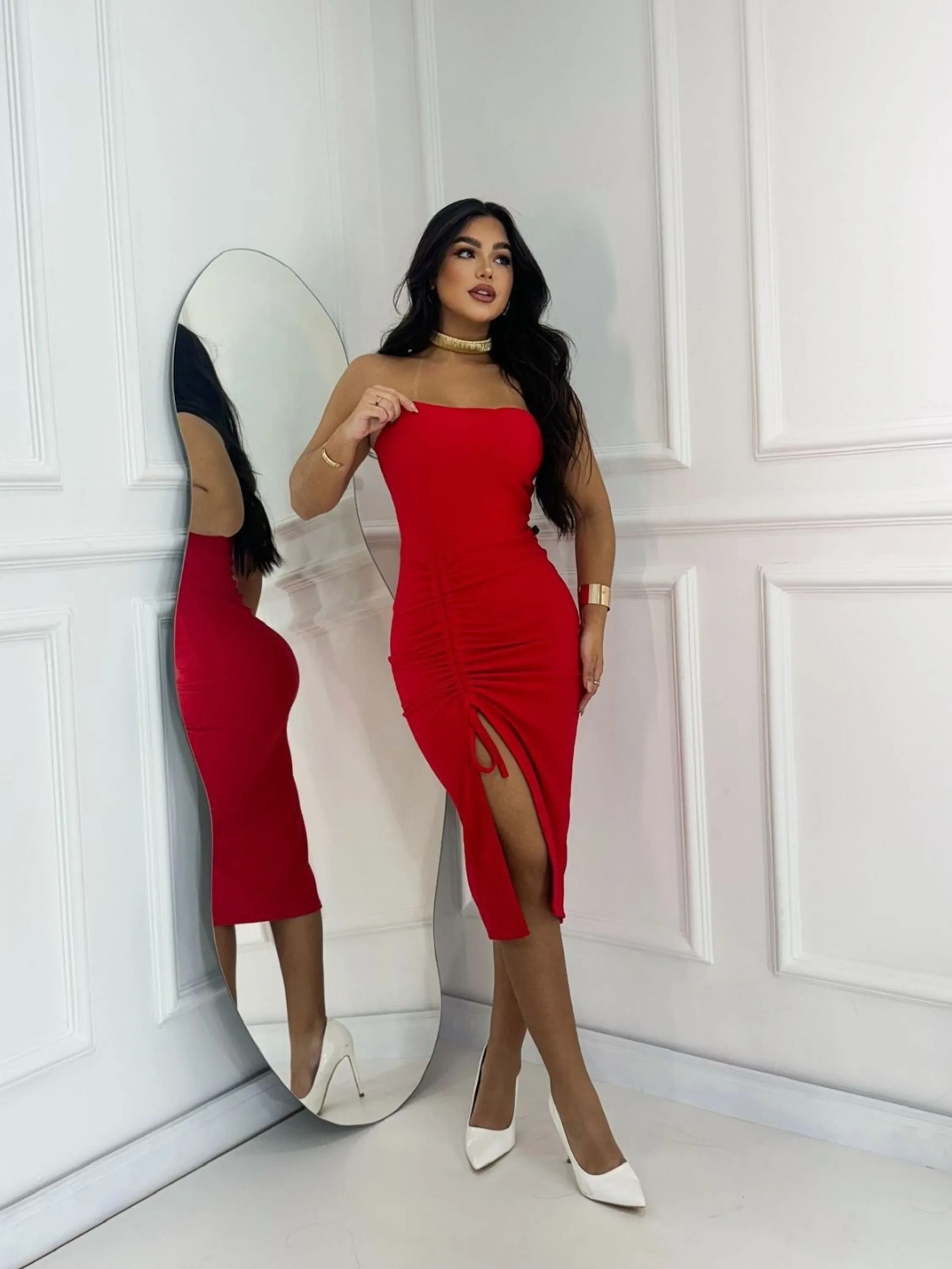 Vestido tomara que caia com fenda lateral
