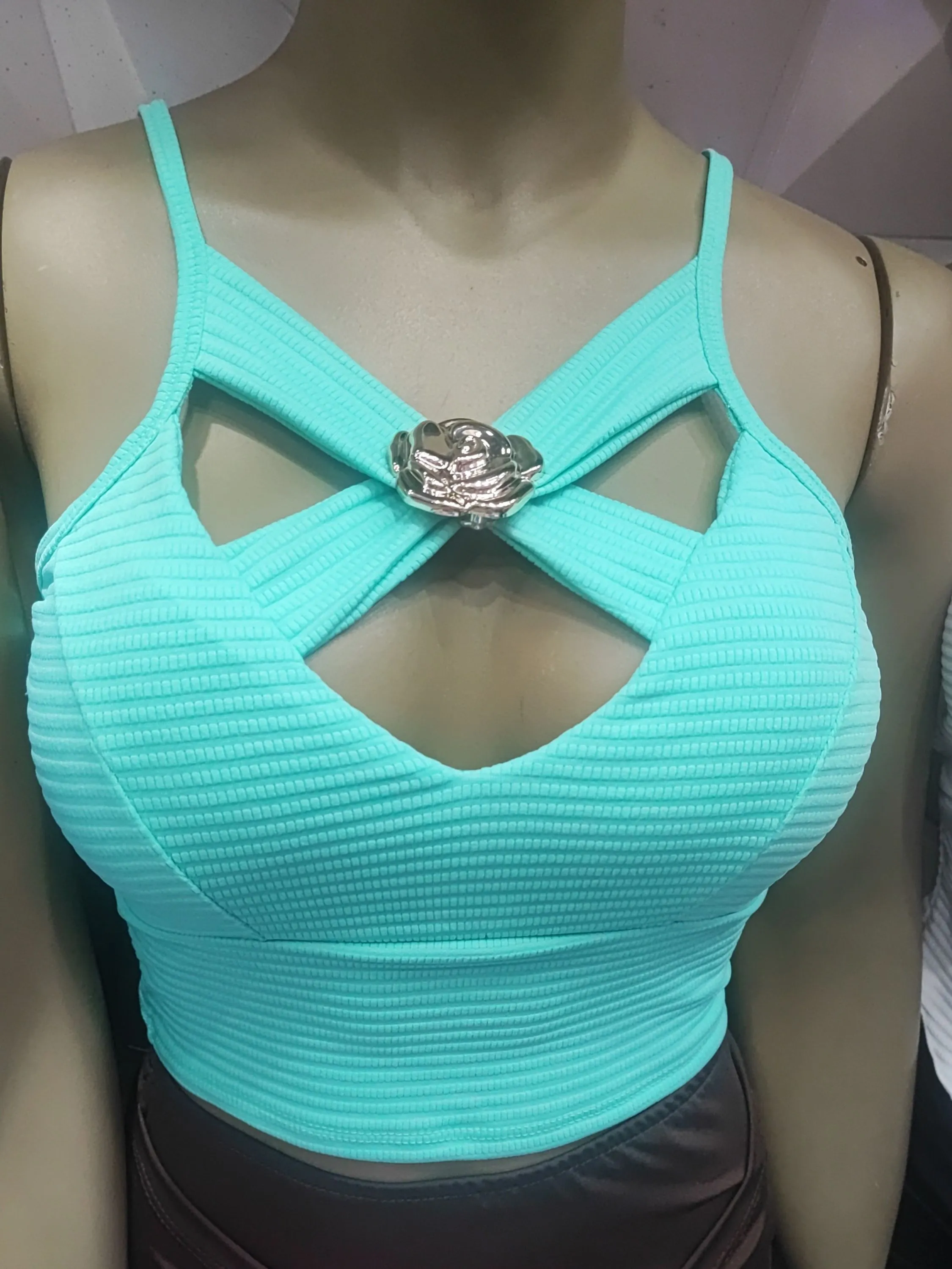 Crooped decote em x com detalhes