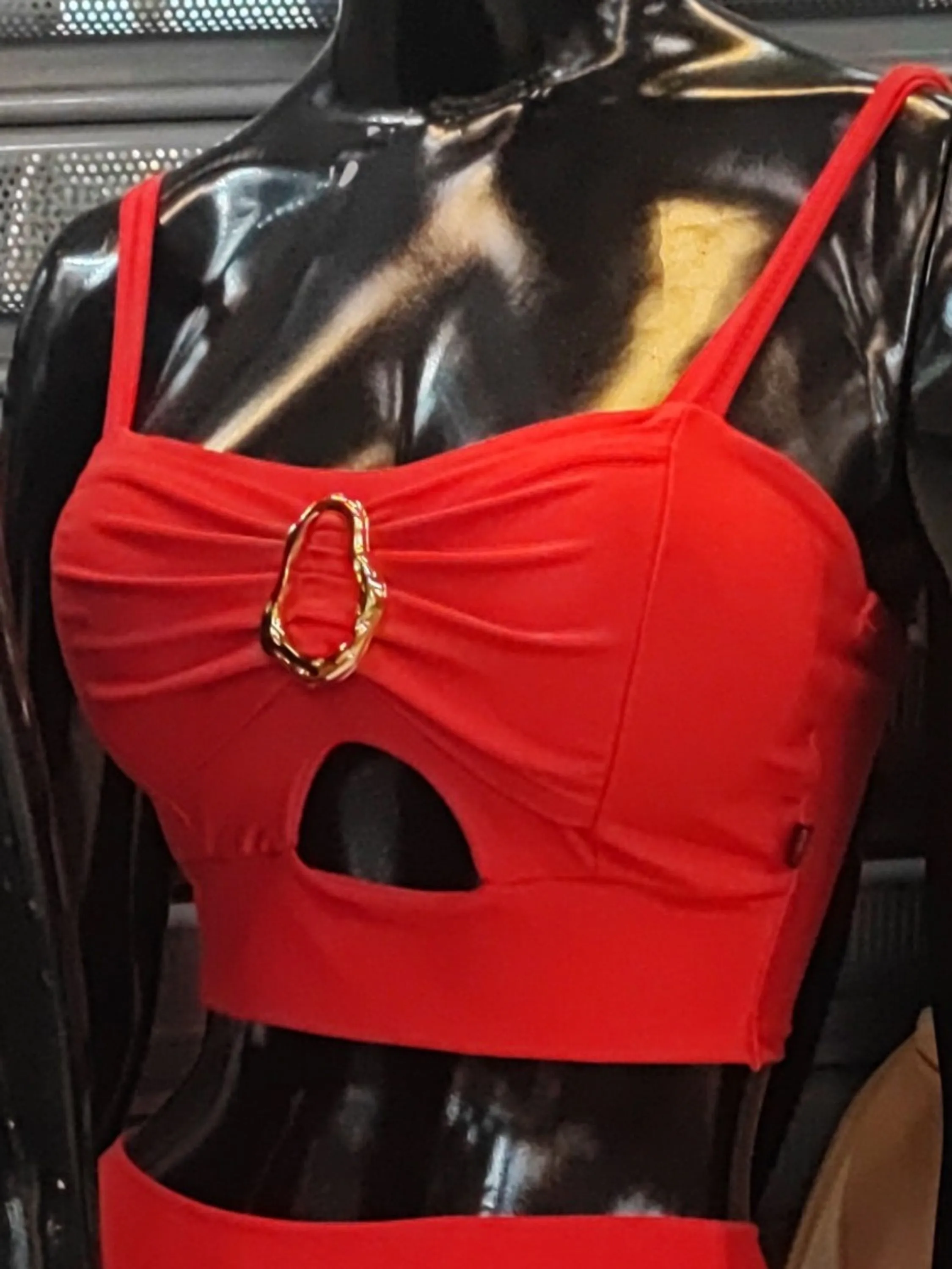 Cropped detalhes na frente fransido