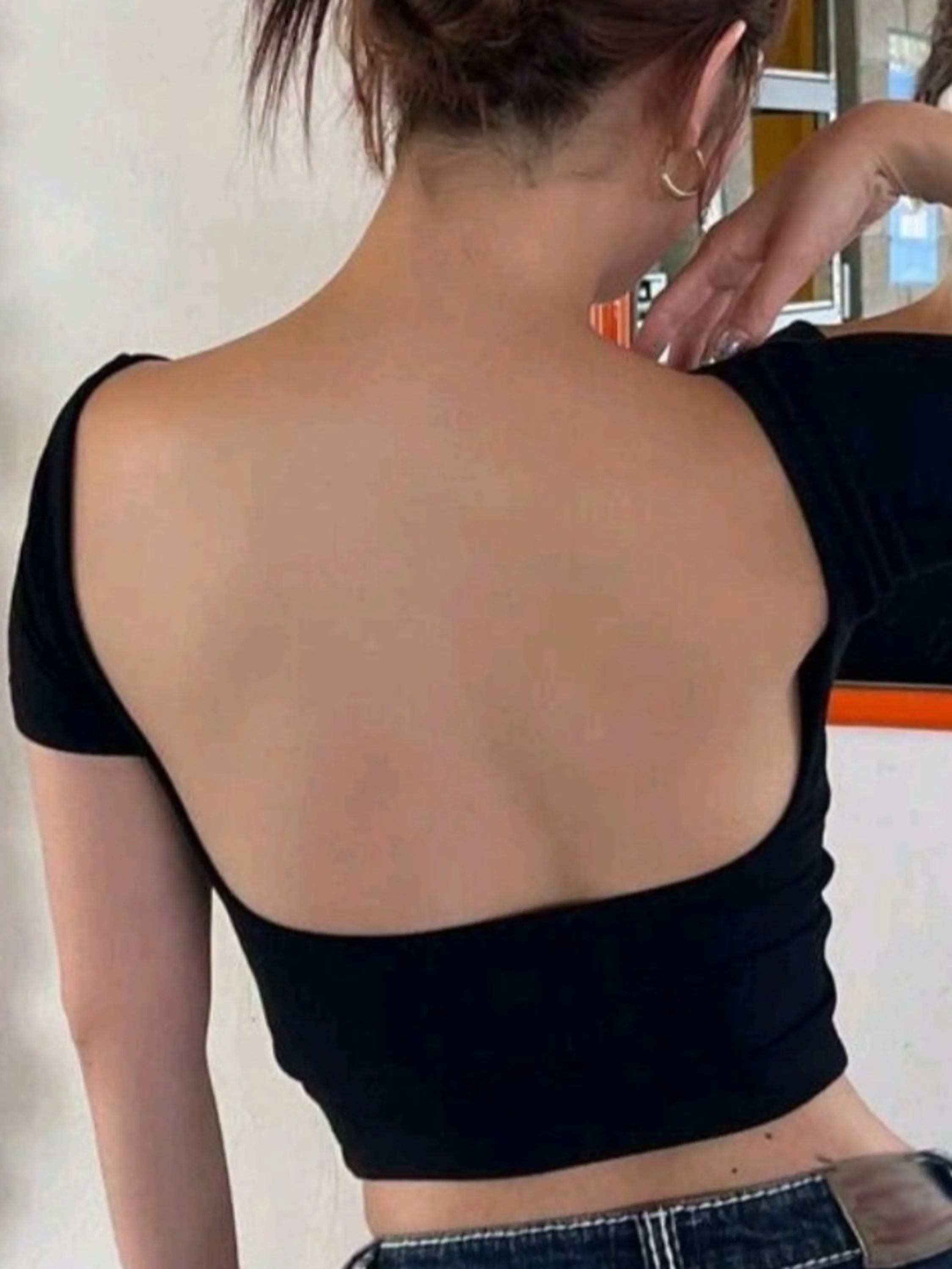 Cropped costa nua de manguinha