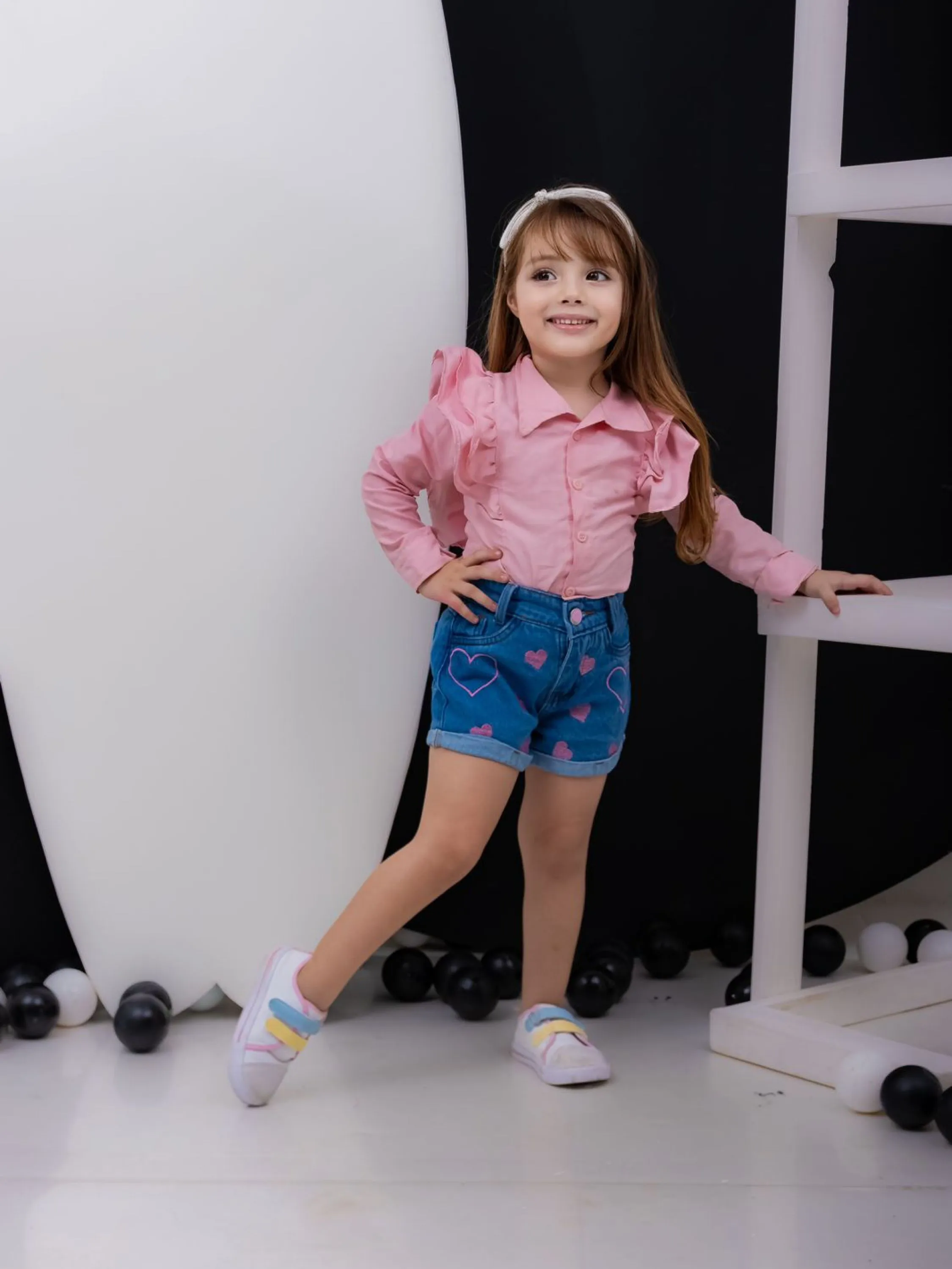 Short jeans infantil coração bordado