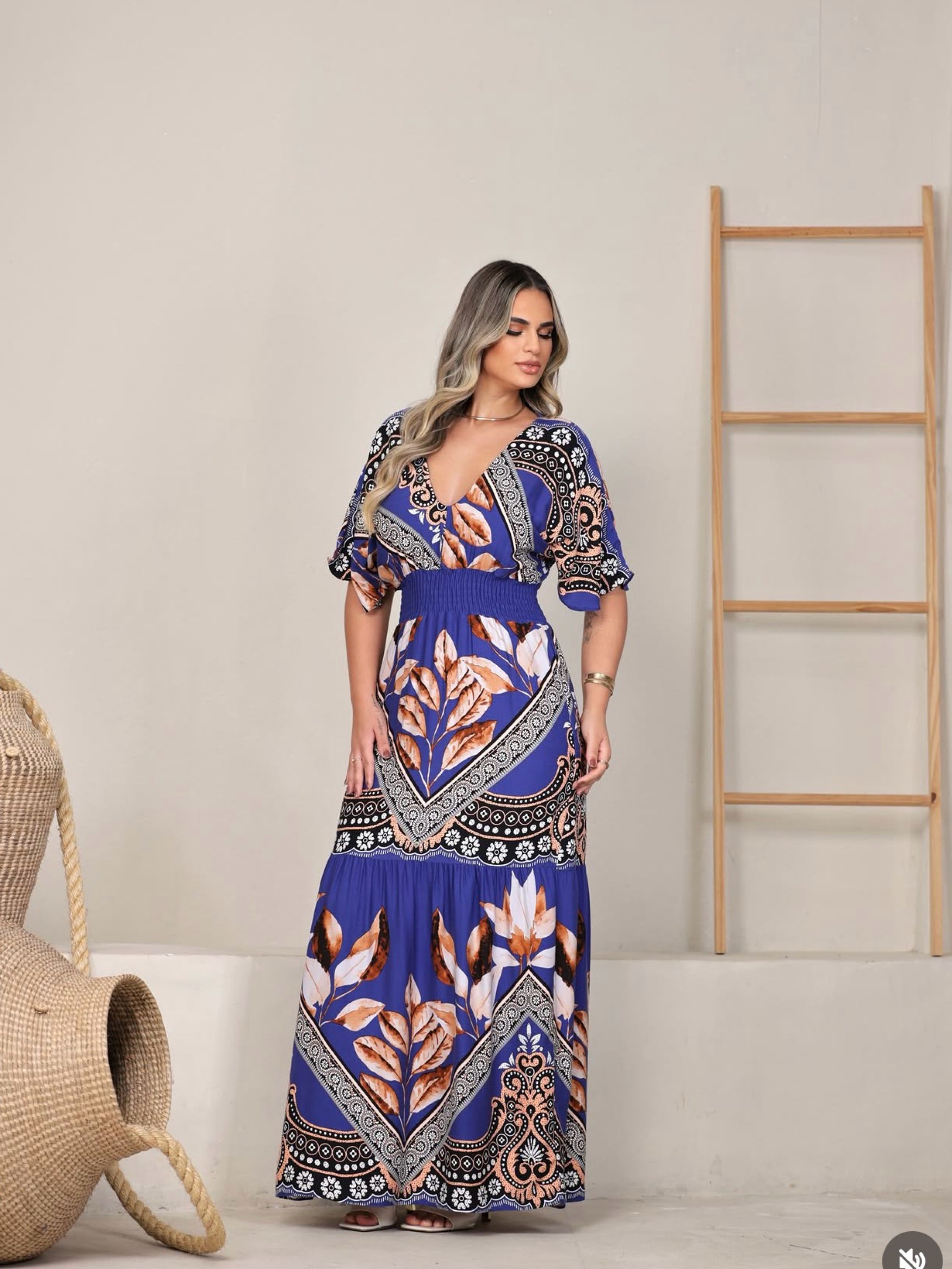 Vestido longo estampas variadas