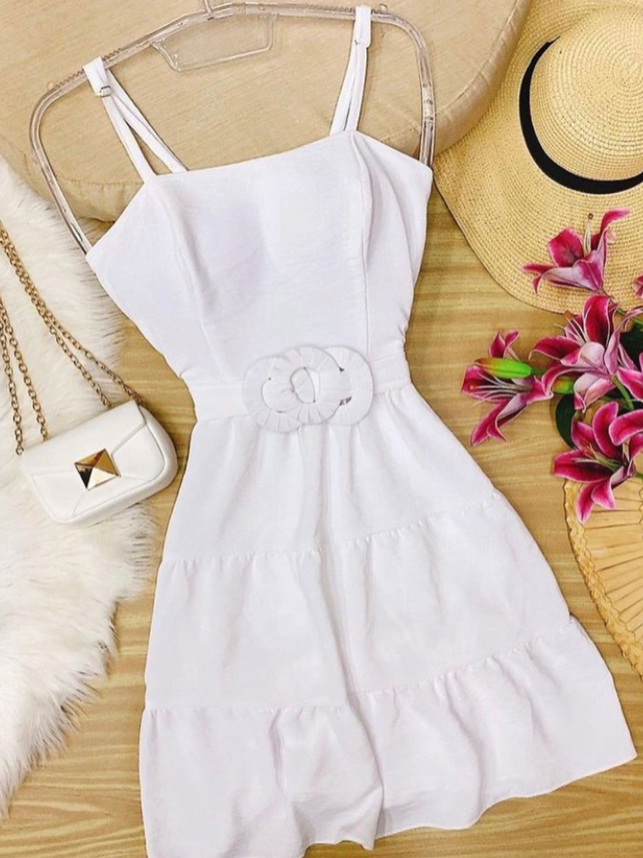 Vestido curto com bojo