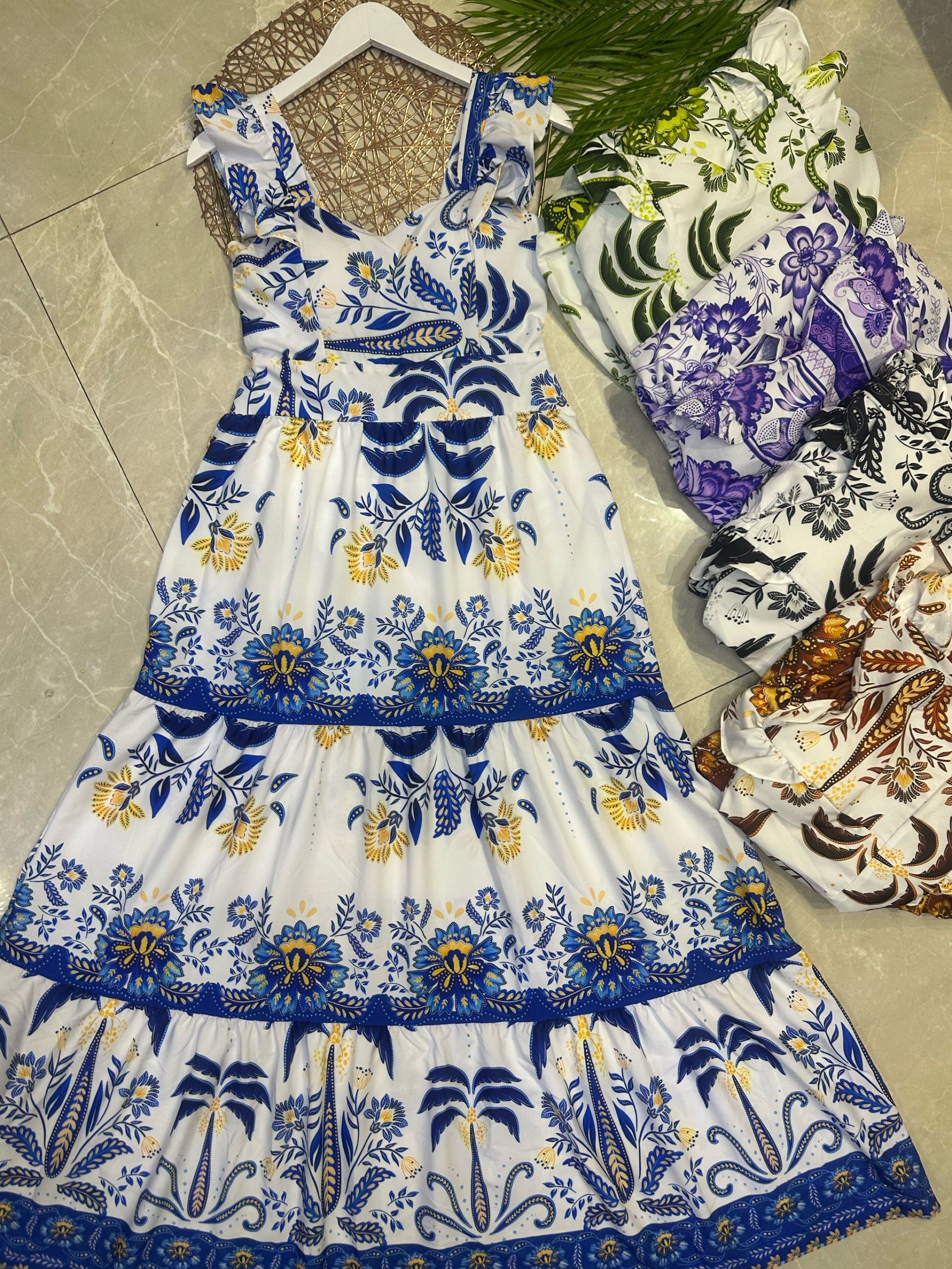 Vestido longo estampas variadas