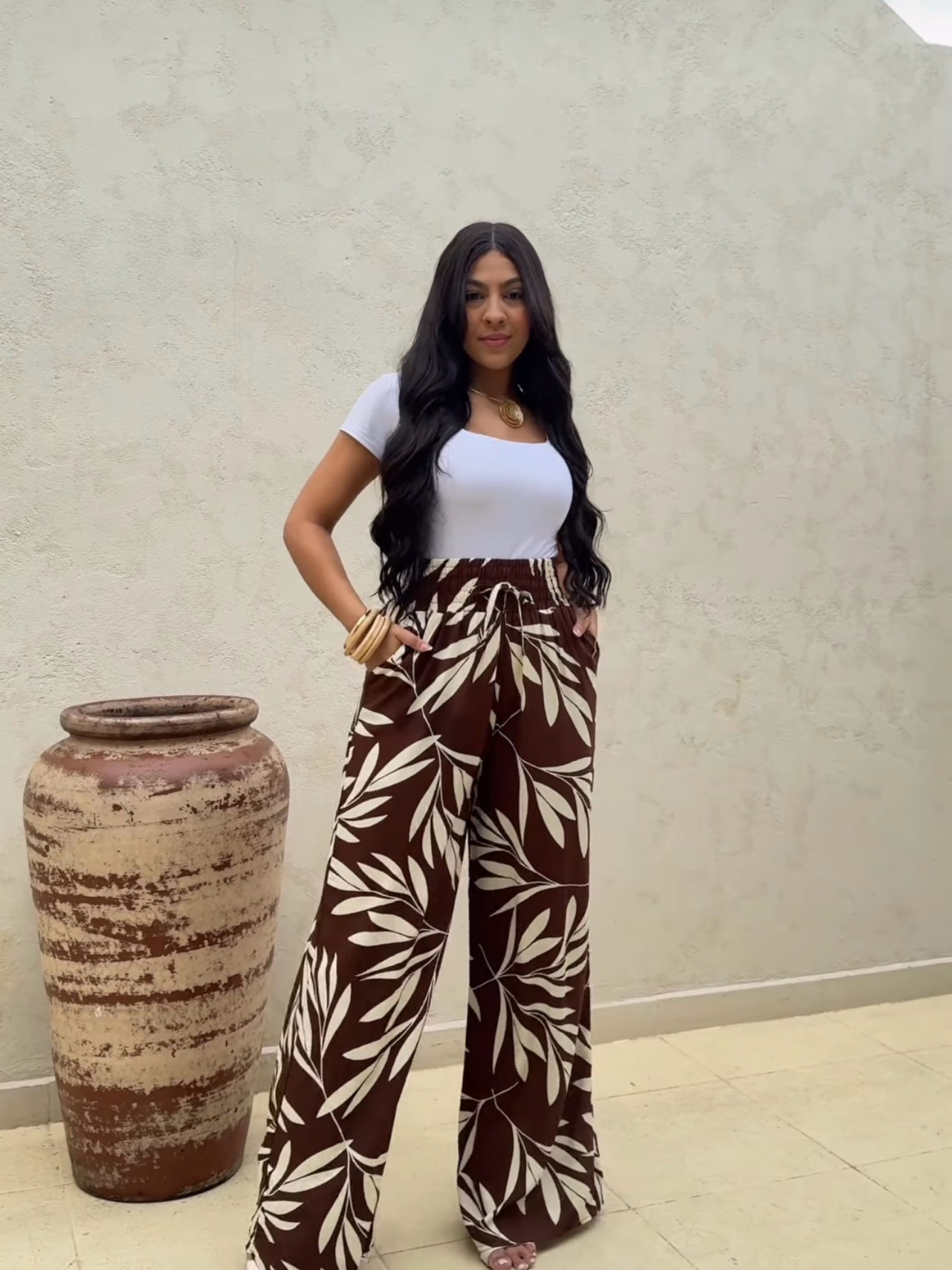 Calça pantalona estampa variado
