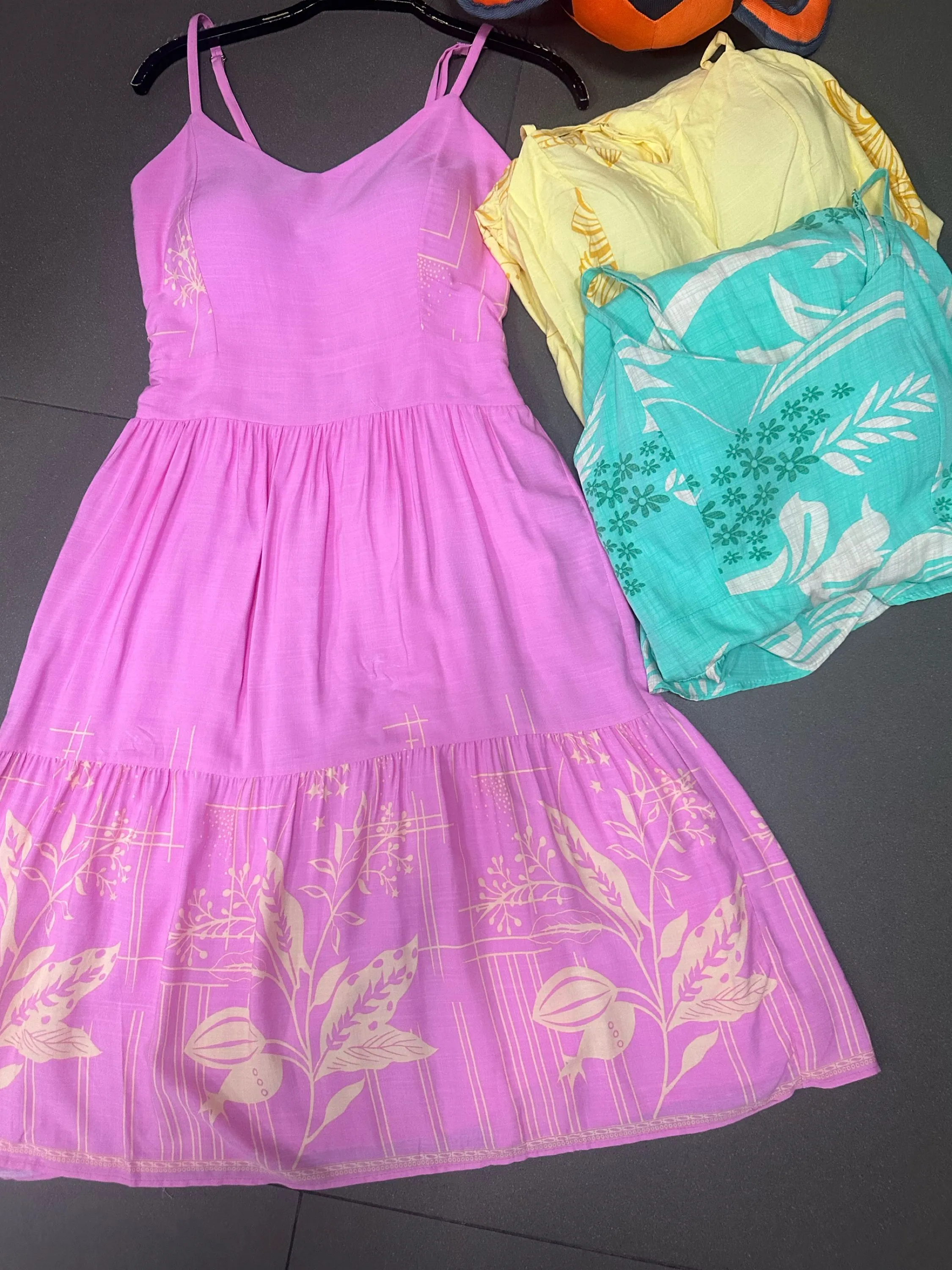 Vestido curto estampas