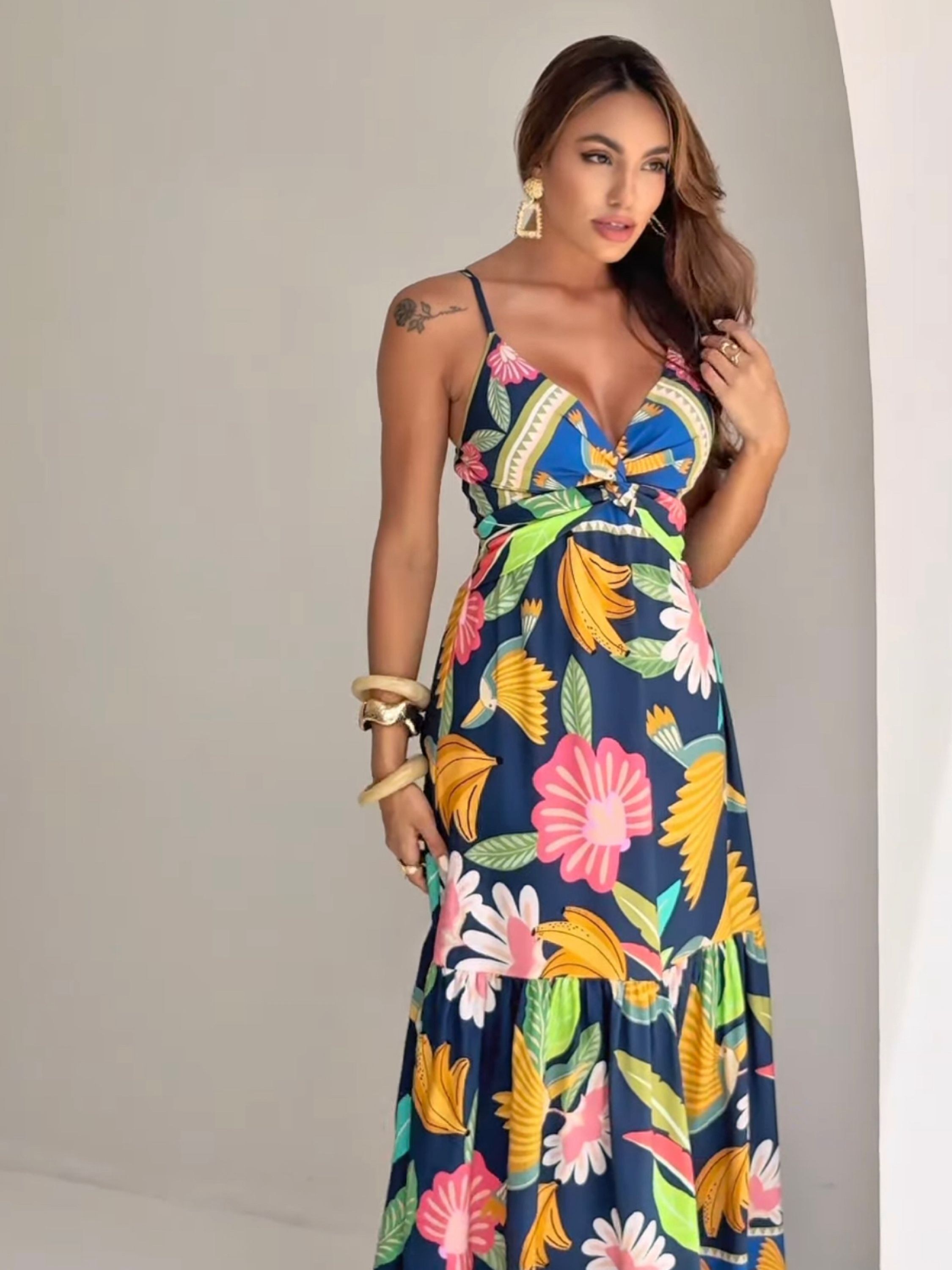 Vestido longo estampas variadas