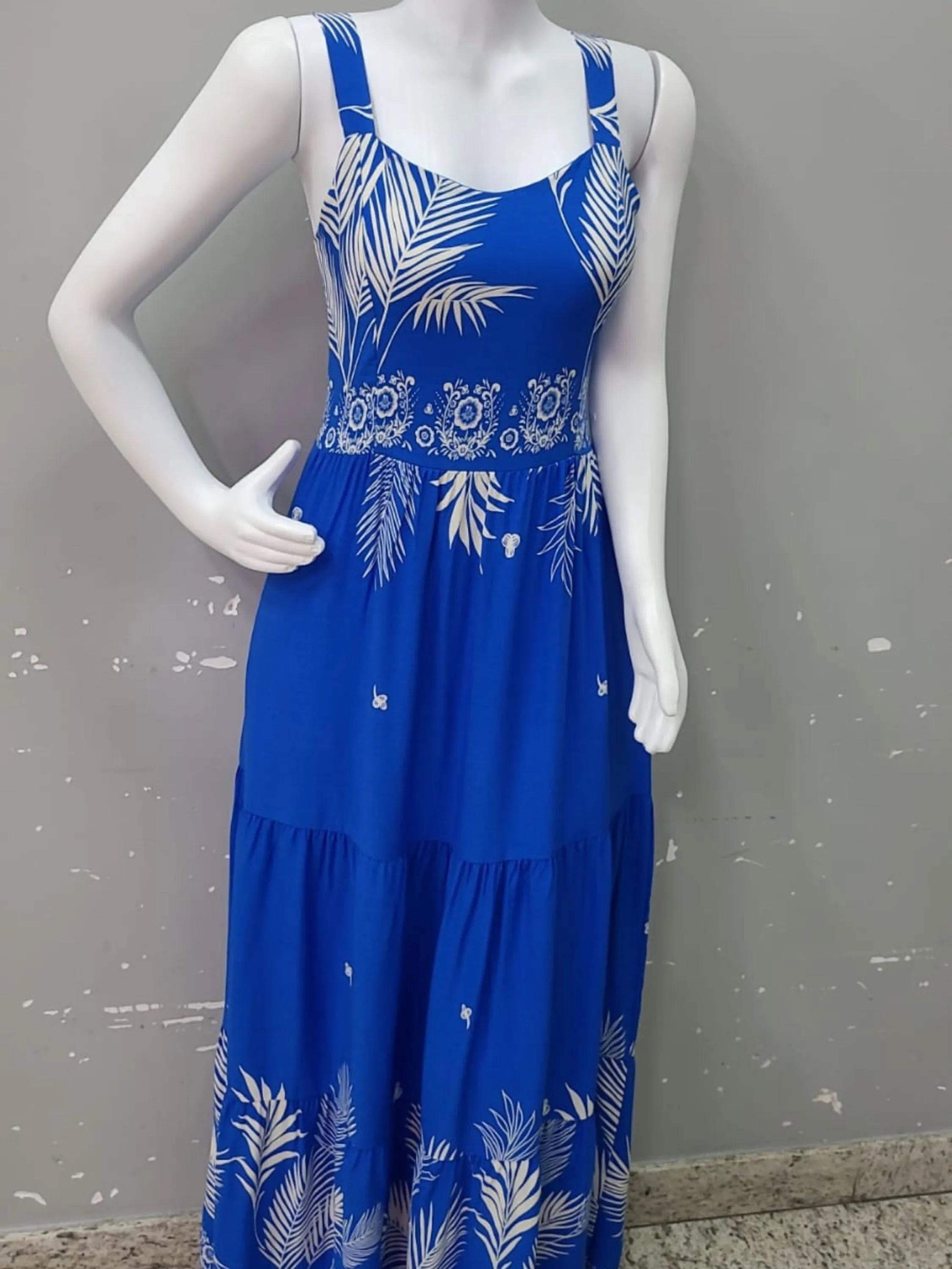 Vestido longo estampa variadas