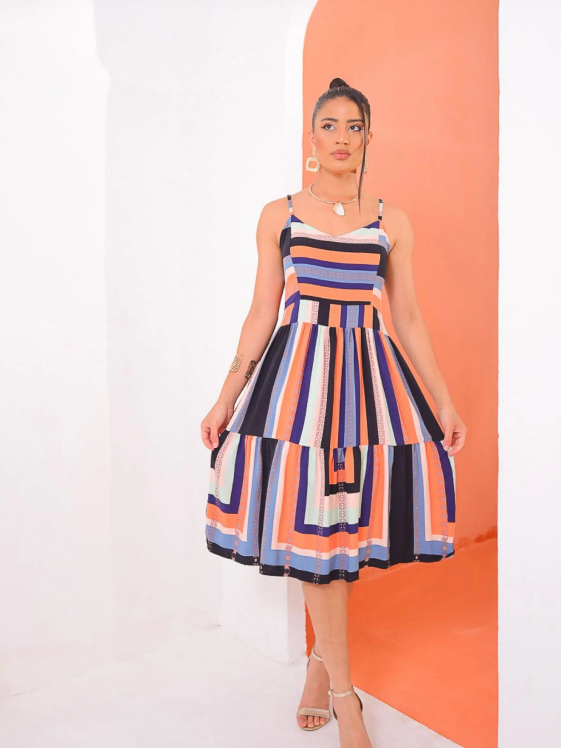 Vestido curto estampas variadas