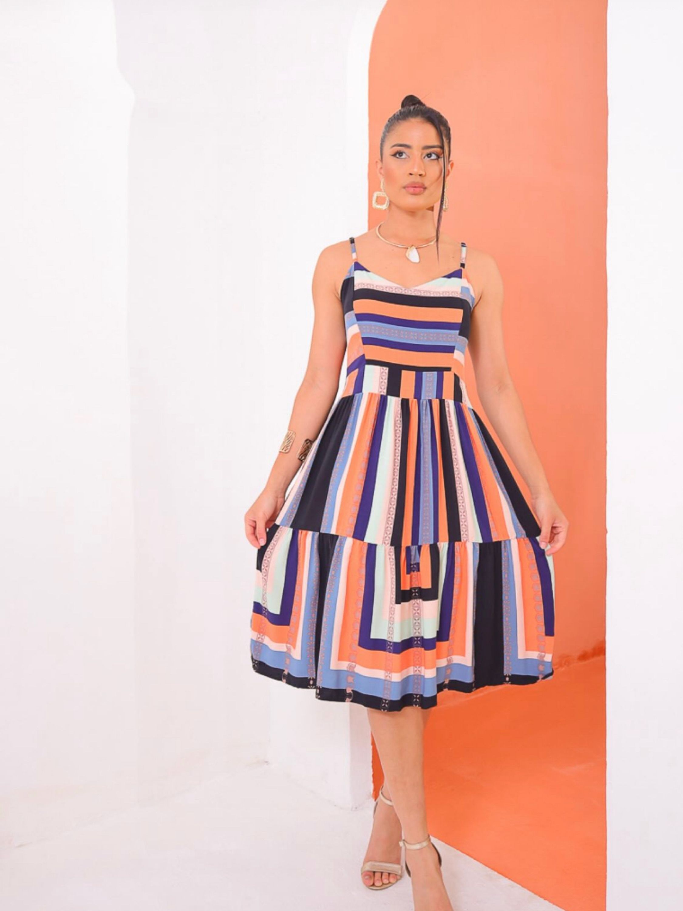 Vestido curto estampas variadas