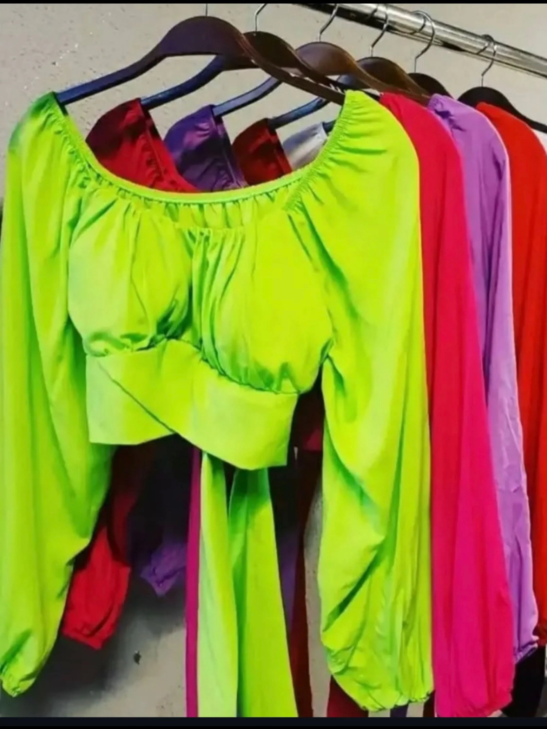 Blusa cropped manga longa