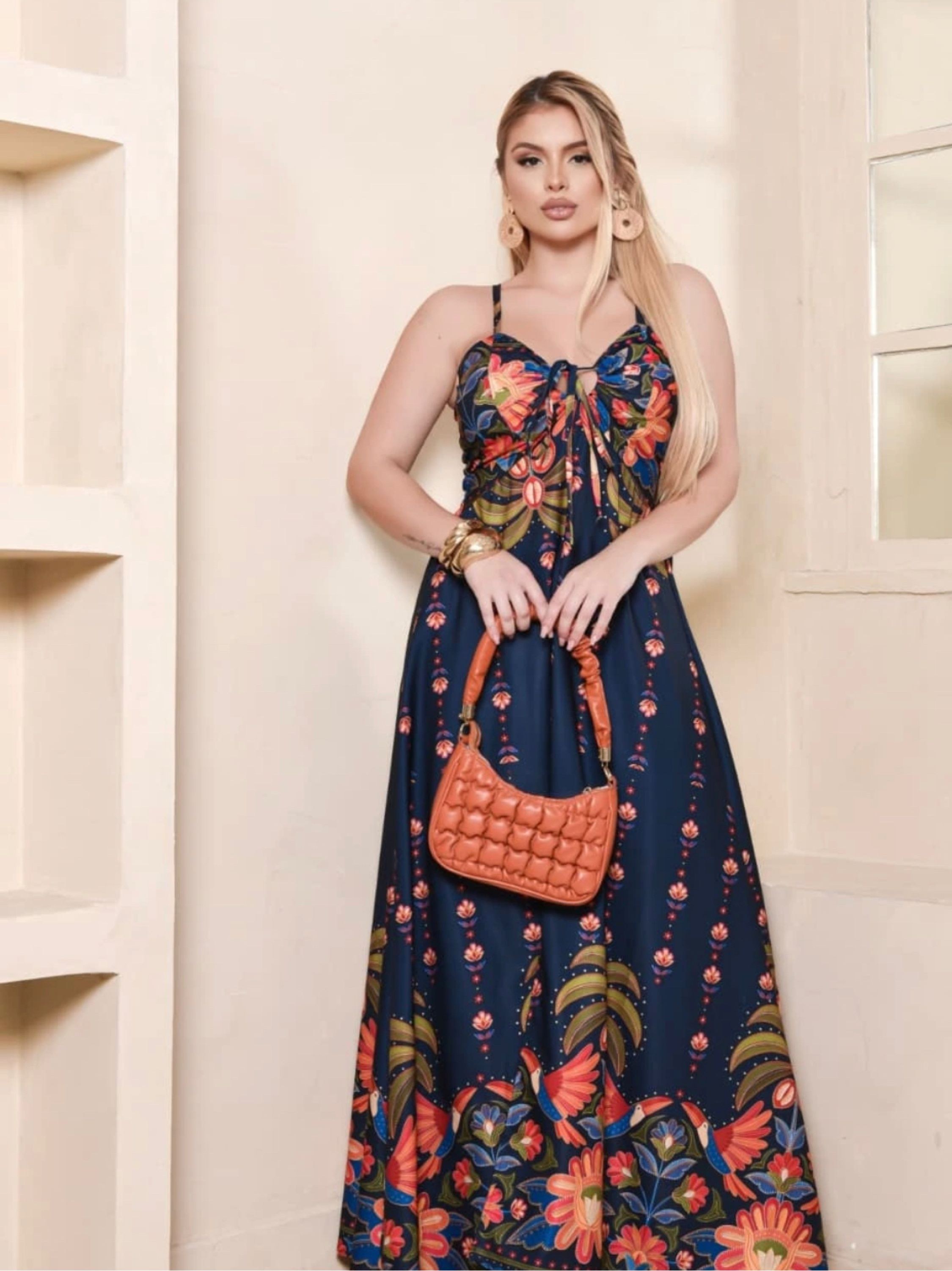 Vestido longo estampas variadas