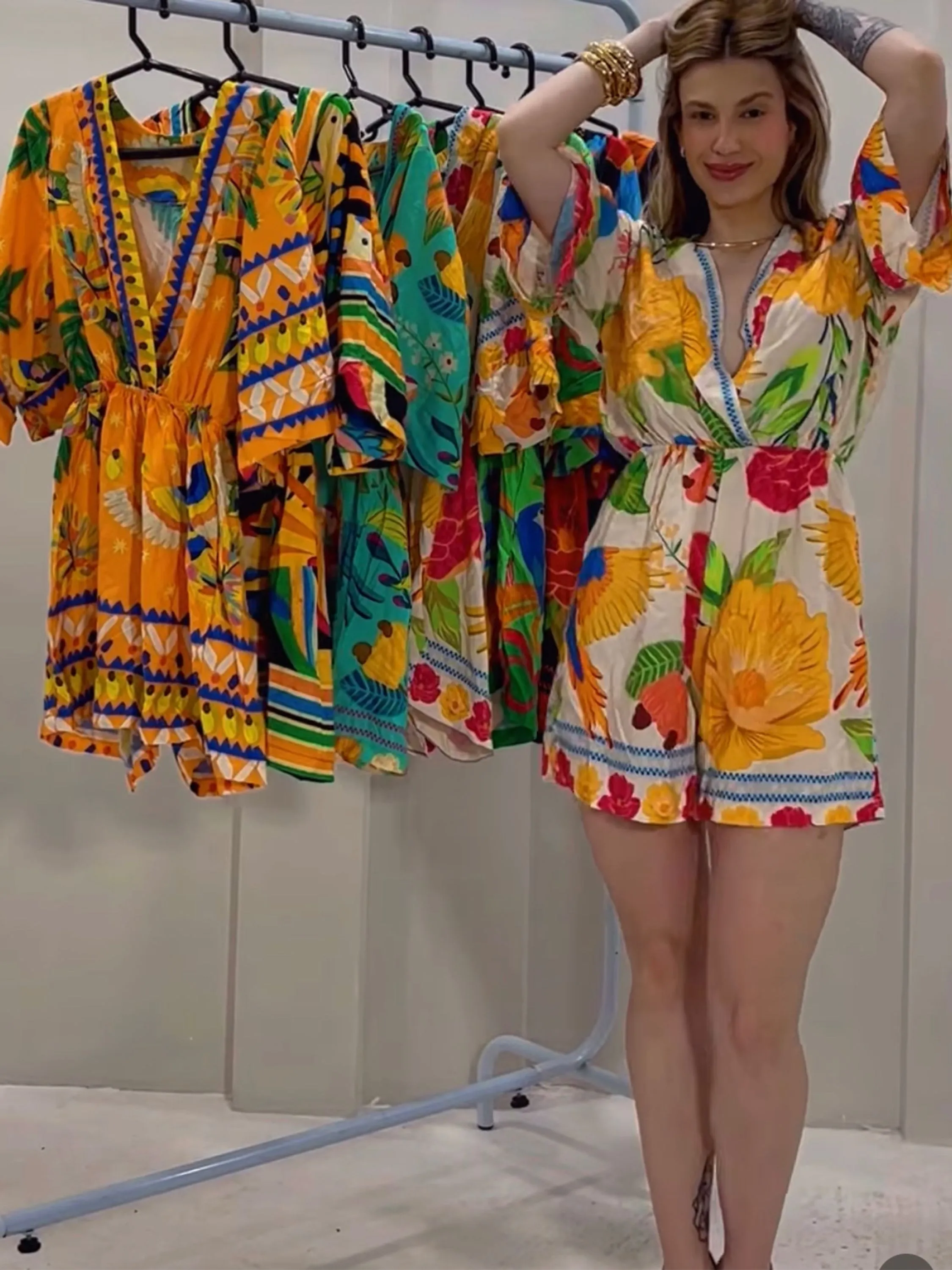 Macaquinho manga curta estampas variadas