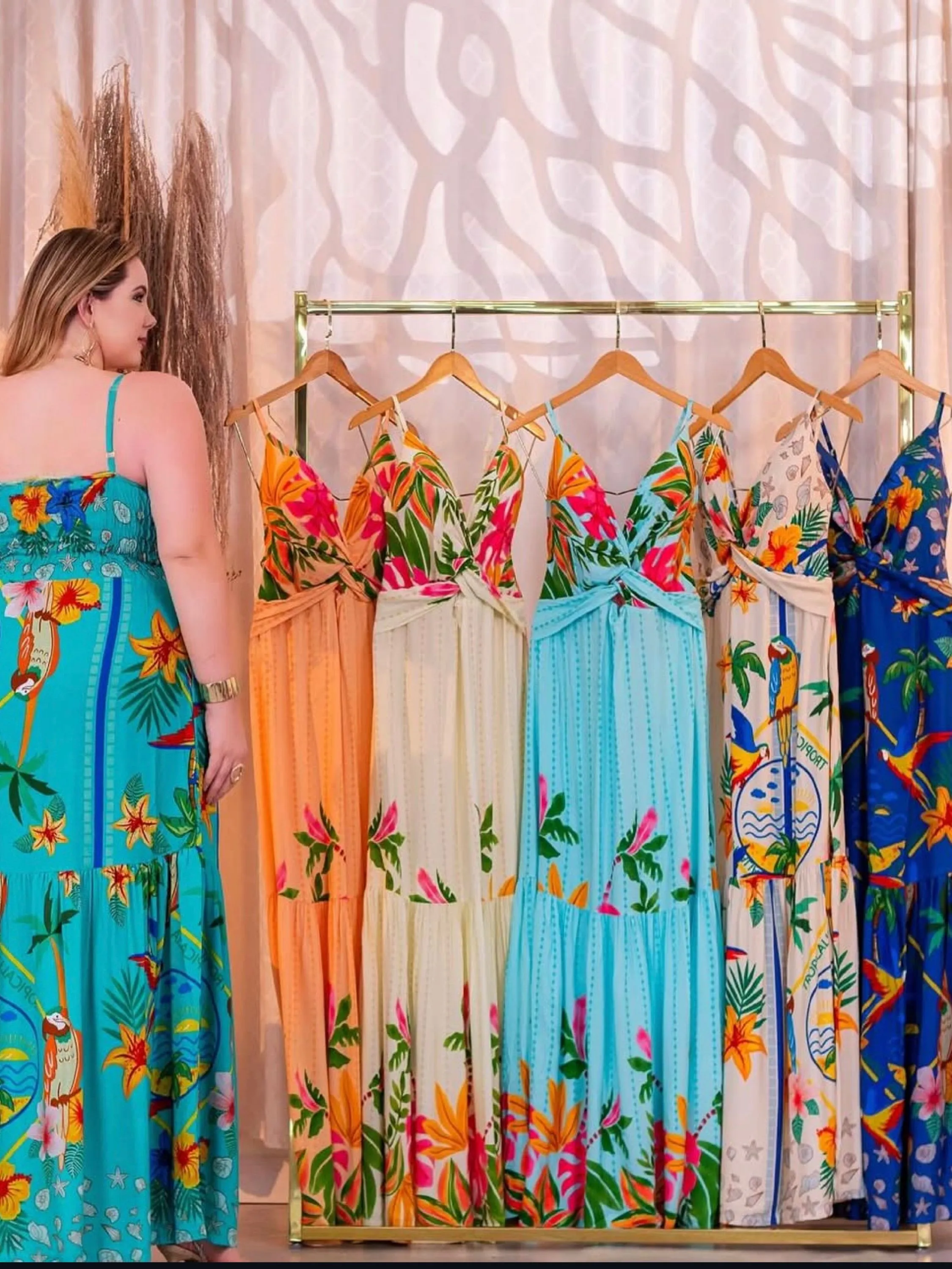 Vestido longo estampas variadas