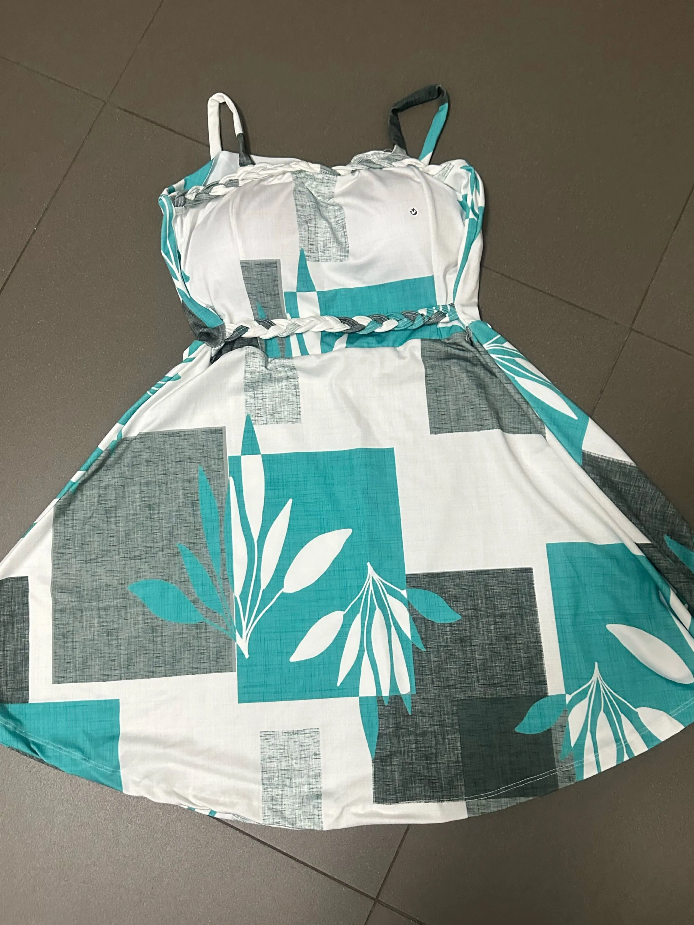 Vestido curto com bojo