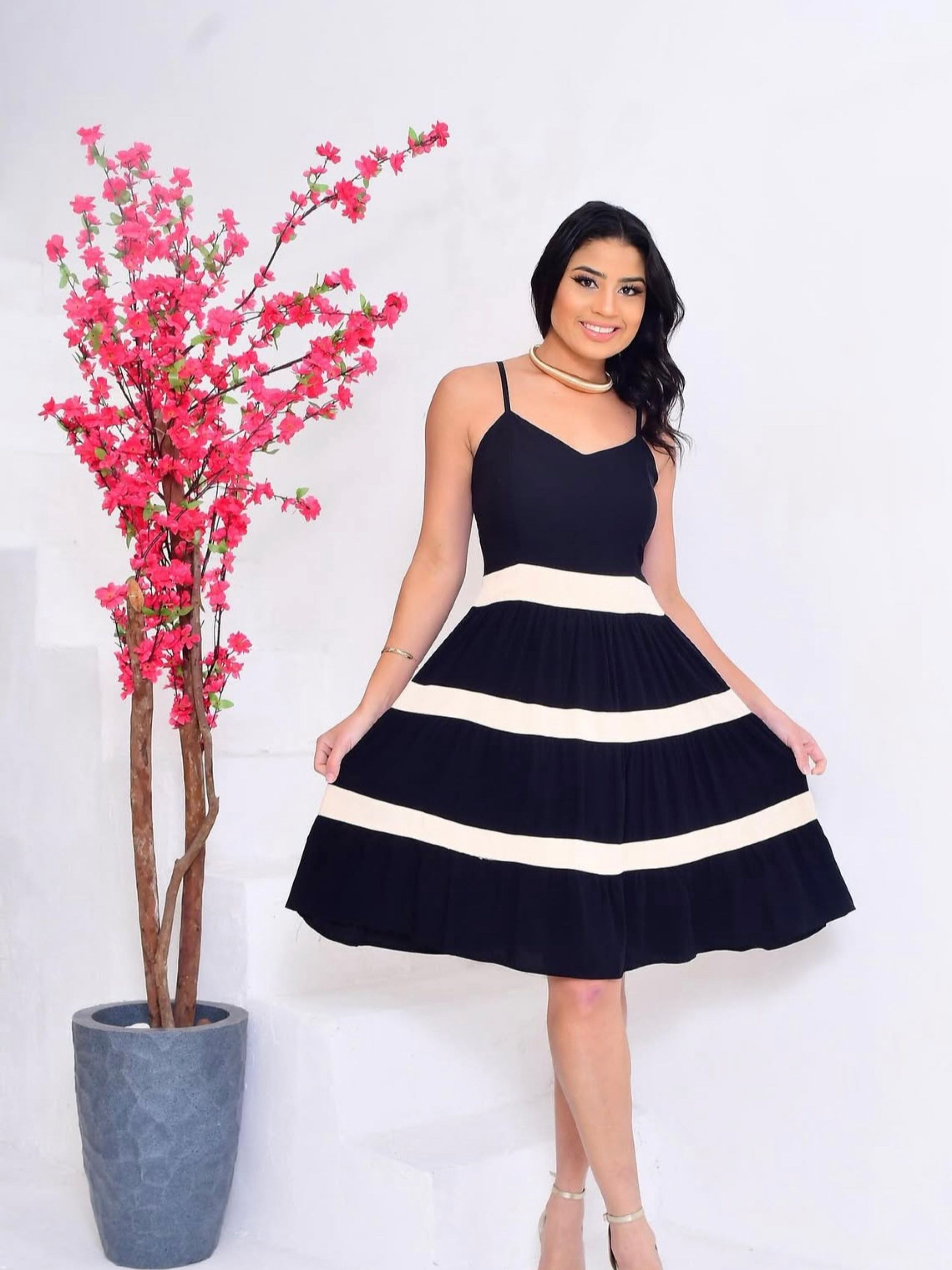 Vestido curto com bojo