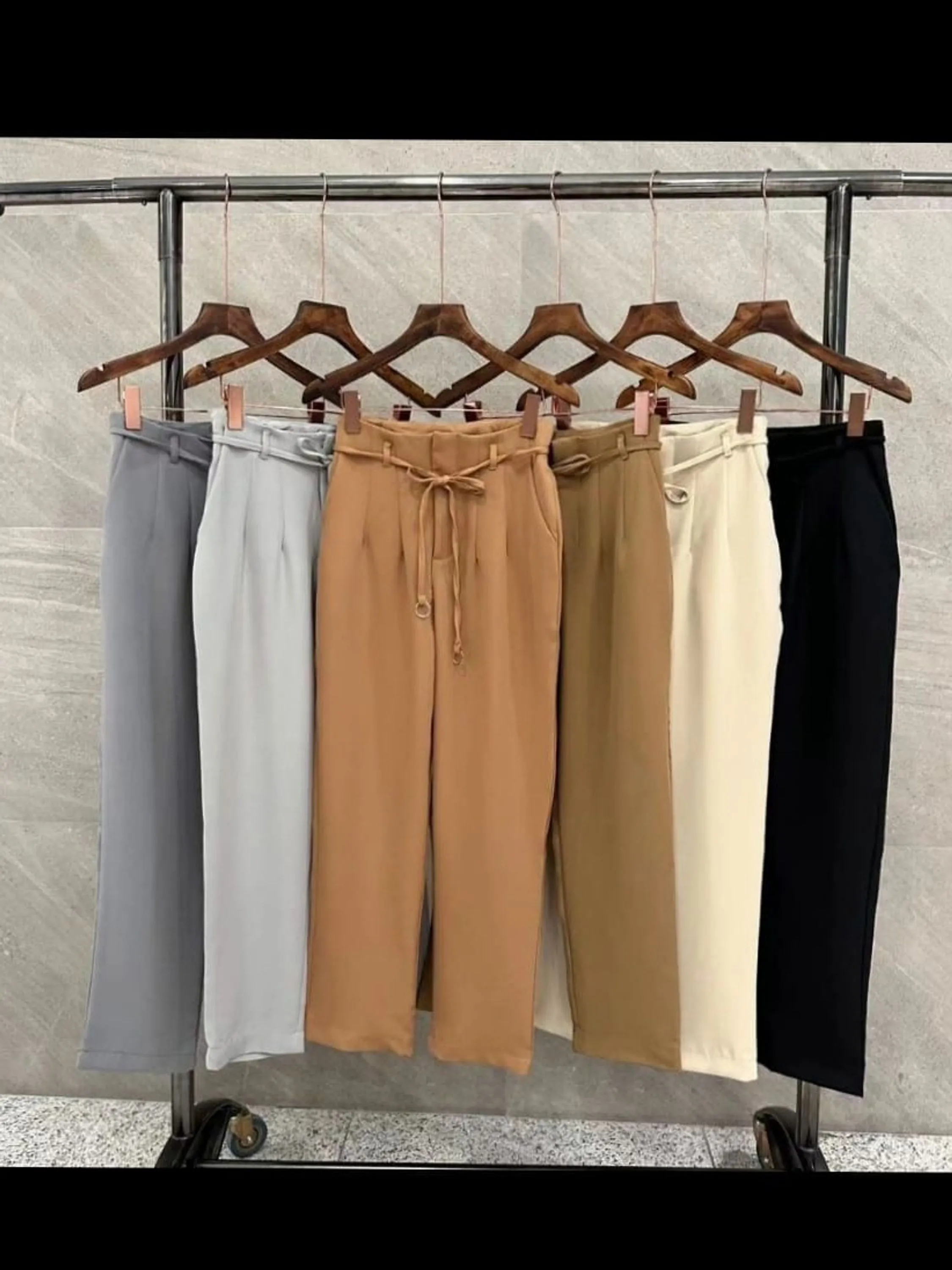 Calça Zara com cinto